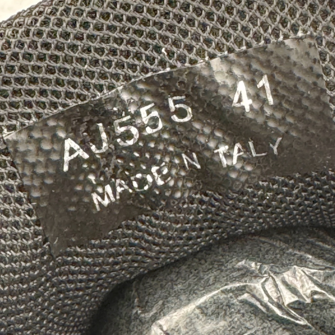 图片[11]-＃纯原 PRADA普拉达 厚底徽标系带运动休闲男鞋系列 广东大厂品质 专柜同步 大气个性更潮更抢眼更追求档次，它将颠覆旧念，与您共度时尚潮人必备! 面料采用原版进口小牛皮 牛皮内里垫脚 橡胶发泡大底 轻便防滑耐磨 脚感舒适 款式耐看做工精细 配以简洁利落的鞋楦 彰显男人的果敢和硬朗 尺码：38-44（皮鞋码）-选品中心