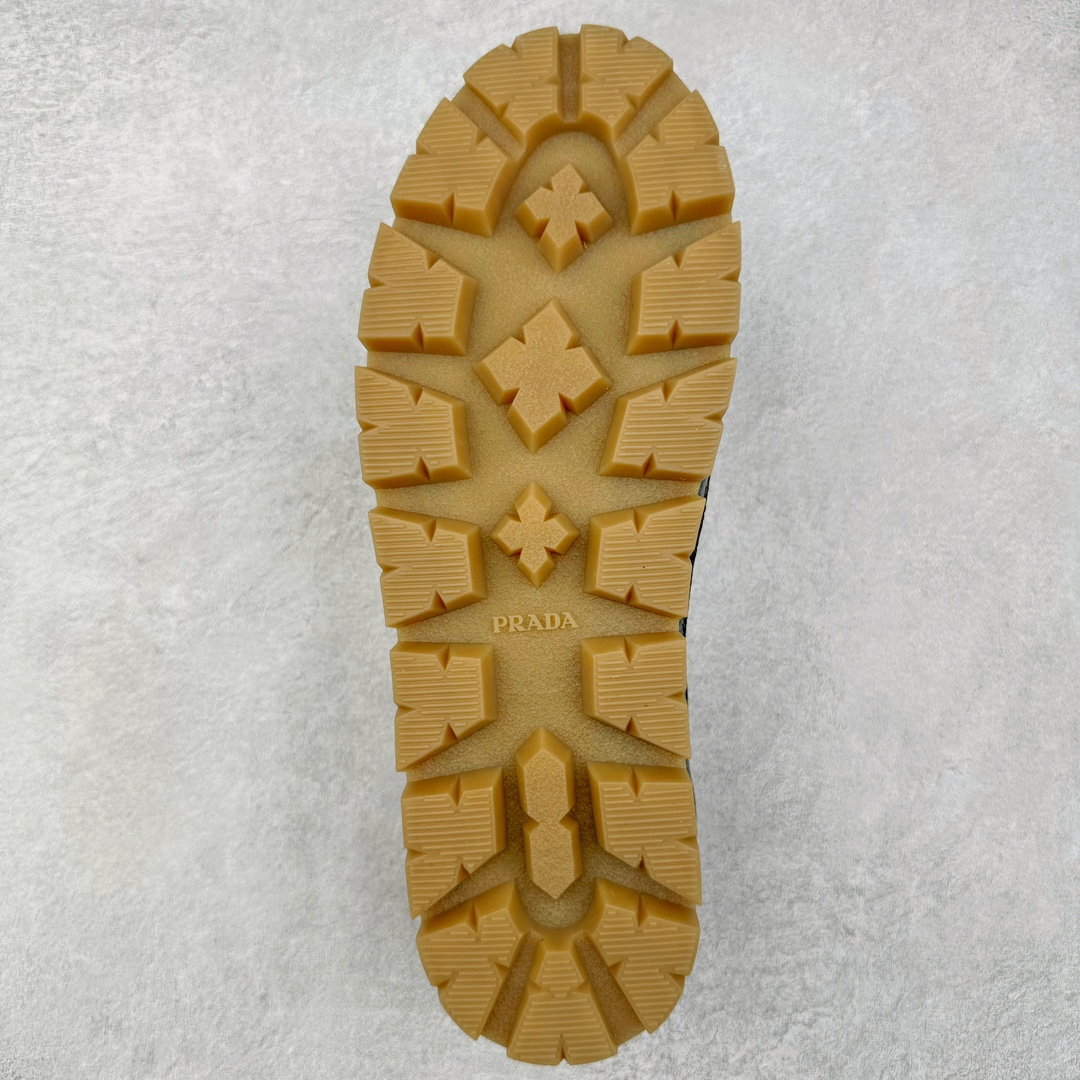 图片[9]-＃纯原 PRADA普拉达 厚底徽标系带运动休闲男鞋系列 广东大厂品质 专柜同步 大气个性更潮更抢眼更追求档次，它将颠覆旧念，与您共度时尚潮人必备! 面料采用原版进口小牛皮 牛皮内里垫脚 橡胶发泡大底 轻便防滑耐磨 脚感舒适 款式耐看做工精细 配以简洁利落的鞋楦 彰显男人的果敢和硬朗 尺码：38-44（皮鞋码）-选品中心