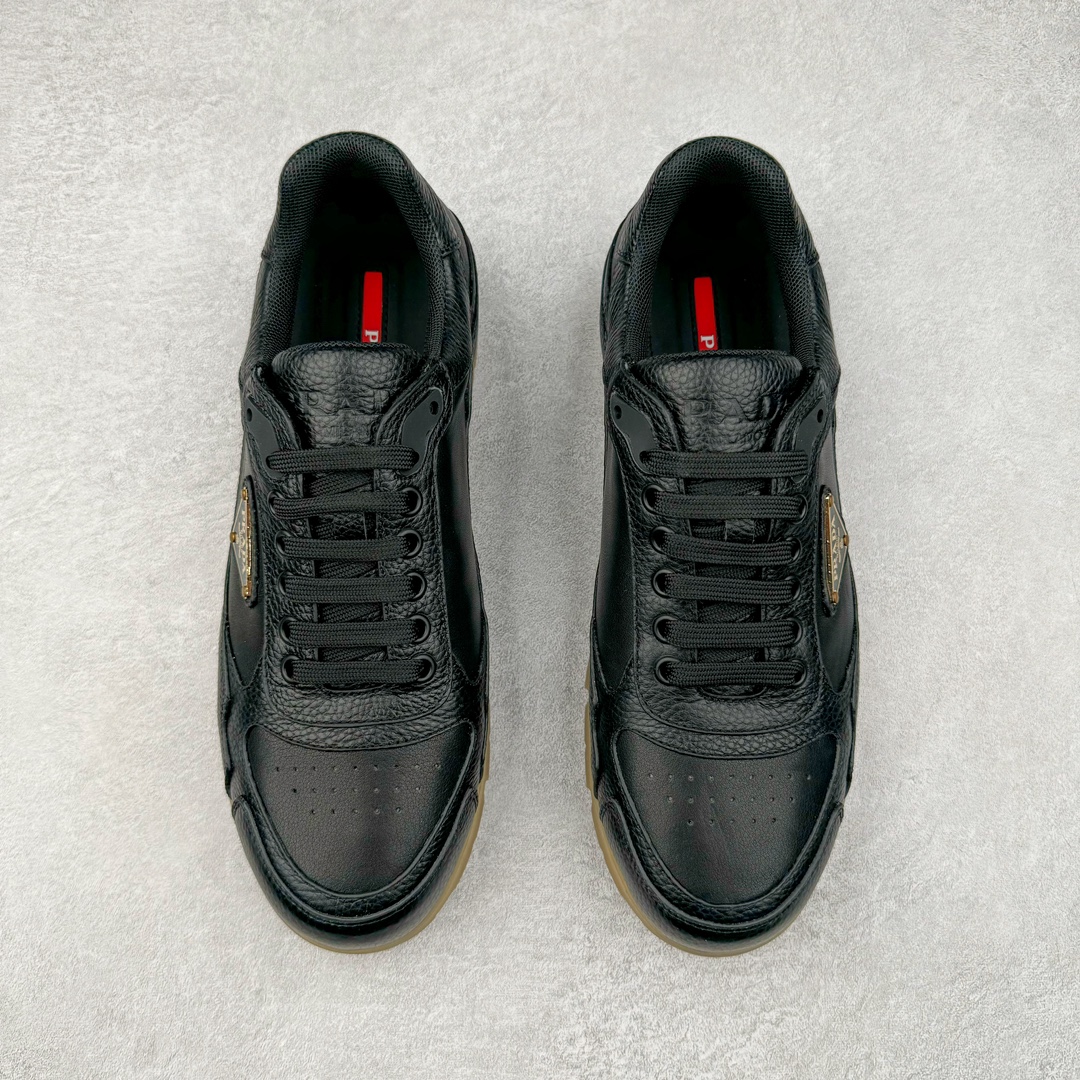 图片[2]-＃纯原 PRADA普拉达 厚底徽标系带运动休闲男鞋系列 广东大厂品质 专柜同步 大气个性更潮更抢眼更追求档次，它将颠覆旧念，与您共度时尚潮人必备! 面料采用原版进口小牛皮 牛皮内里垫脚 橡胶发泡大底 轻便防滑耐磨 脚感舒适 款式耐看做工精细 配以简洁利落的鞋楦 彰显男人的果敢和硬朗 尺码：38-44（皮鞋码）-选品中心