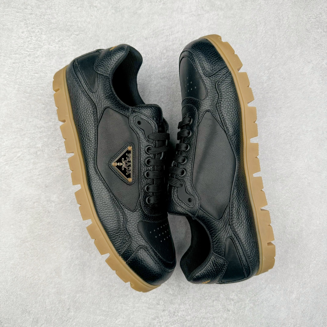 图片[3]-＃纯原 PRADA普拉达 厚底徽标系带运动休闲男鞋系列 广东大厂品质 专柜同步 大气个性更潮更抢眼更追求档次，它将颠覆旧念，与您共度时尚潮人必备! 面料采用原版进口小牛皮 牛皮内里垫脚 橡胶发泡大底 轻便防滑耐磨 脚感舒适 款式耐看做工精细 配以简洁利落的鞋楦 彰显男人的果敢和硬朗 尺码：38-44（皮鞋码）-选品中心