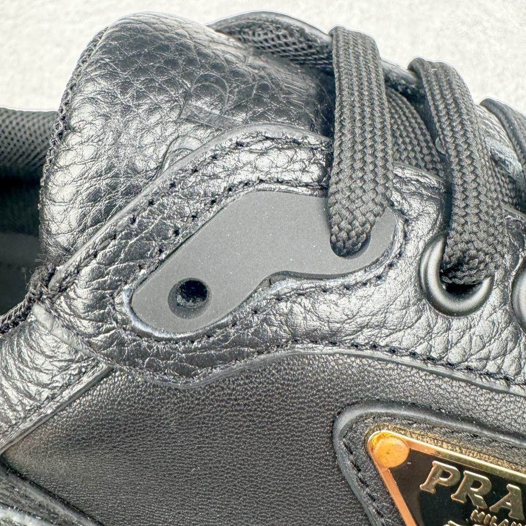 图片[18]-＃纯原 PRADA普拉达 厚底徽标系带运动休闲男鞋系列 广东大厂品质 专柜同步 大气个性更潮更抢眼更追求档次，它将颠覆旧念，与您共度时尚潮人必备! 面料采用原版进口小牛皮 牛皮内里垫脚 橡胶发泡大底 轻便防滑耐磨 脚感舒适 款式耐看做工精细 配以简洁利落的鞋楦 彰显男人的果敢和硬朗 尺码：38-44（皮鞋码）-选品中心