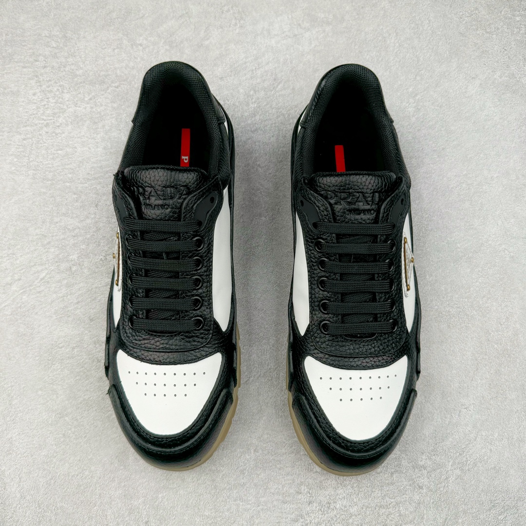 图片[2]-＃纯原 PRADA普拉达 厚底徽标系带运动休闲男鞋系列 广东大厂品质 专柜同步 大气个性更潮更抢眼更追求档次，它将颠覆旧念，与您共度时尚潮人必备! 面料采用原版进口小牛皮 牛皮内里垫脚 橡胶发泡大底 轻便防滑耐磨 脚感舒适 款式耐看做工精细 配以简洁利落的鞋楦 彰显男人的果敢和硬朗 尺码：38-44（皮鞋码）-选品中心