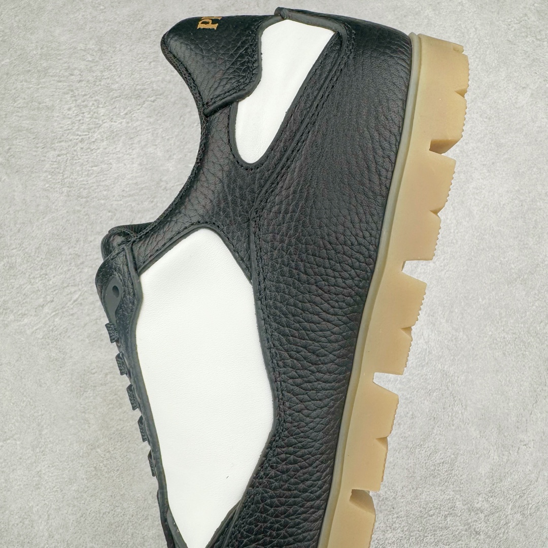 图片[7]-＃纯原 PRADA普拉达 厚底徽标系带运动休闲男鞋系列 广东大厂品质 专柜同步 大气个性更潮更抢眼更追求档次，它将颠覆旧念，与您共度时尚潮人必备! 面料采用原版进口小牛皮 牛皮内里垫脚 橡胶发泡大底 轻便防滑耐磨 脚感舒适 款式耐看做工精细 配以简洁利落的鞋楦 彰显男人的果敢和硬朗 尺码：38-44（皮鞋码）-选品中心