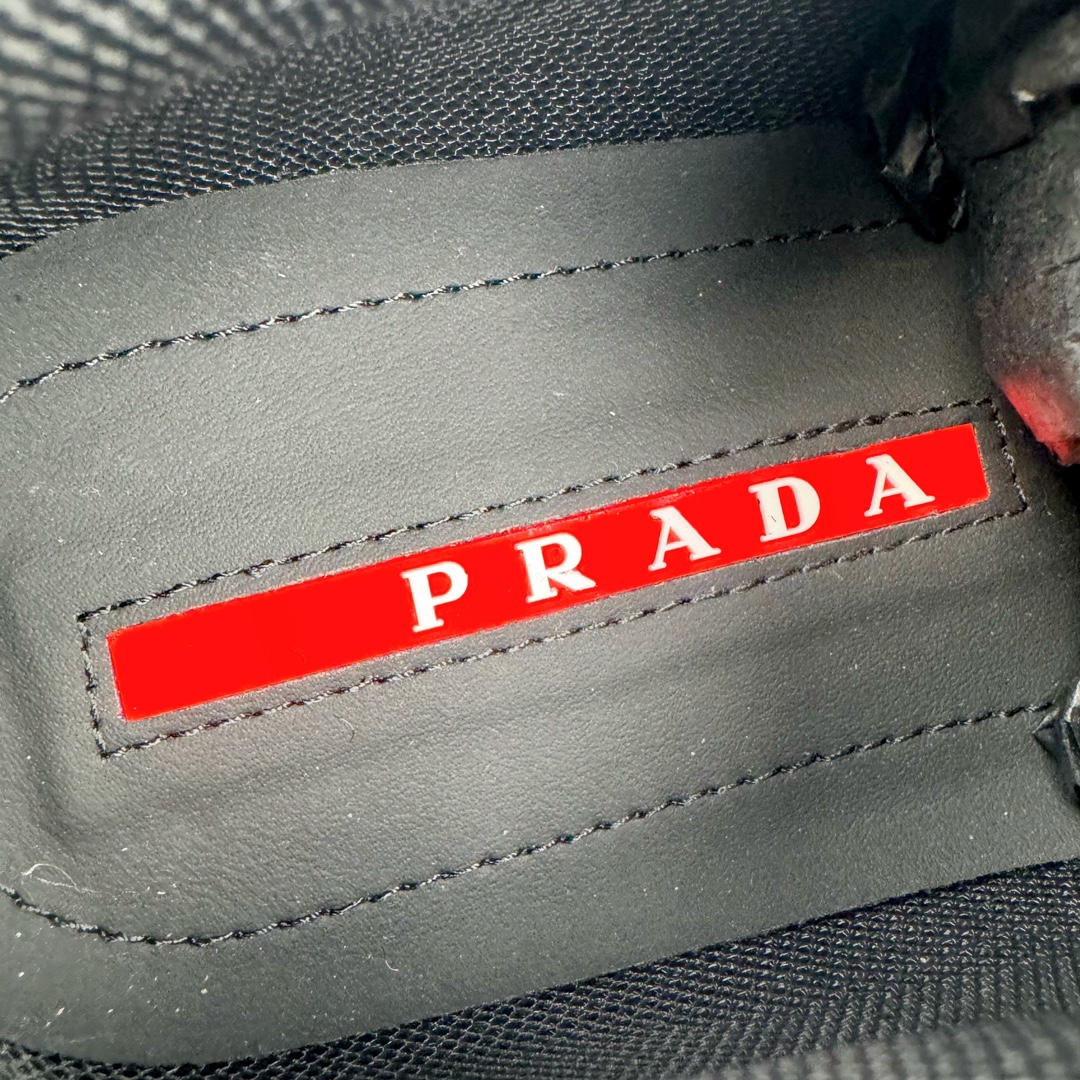 图片[12]-＃纯原 PRADA普拉达 厚底徽标系带运动休闲男鞋系列 广东大厂品质 专柜同步 大气个性更潮更抢眼更追求档次，它将颠覆旧念，与您共度时尚潮人必备! 面料采用原版进口小牛皮 牛皮内里垫脚 橡胶发泡大底 轻便防滑耐磨 脚感舒适 款式耐看做工精细 配以简洁利落的鞋楦 彰显男人的果敢和硬朗 尺码：38-44（皮鞋码）-选品中心