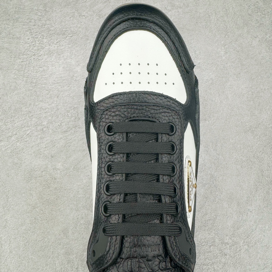 图片[4]-＃纯原 PRADA普拉达 厚底徽标系带运动休闲男鞋系列 广东大厂品质 专柜同步 大气个性更潮更抢眼更追求档次，它将颠覆旧念，与您共度时尚潮人必备! 面料采用原版进口小牛皮 牛皮内里垫脚 橡胶发泡大底 轻便防滑耐磨 脚感舒适 款式耐看做工精细 配以简洁利落的鞋楦 彰显男人的果敢和硬朗 尺码：38-44（皮鞋码）-选品中心