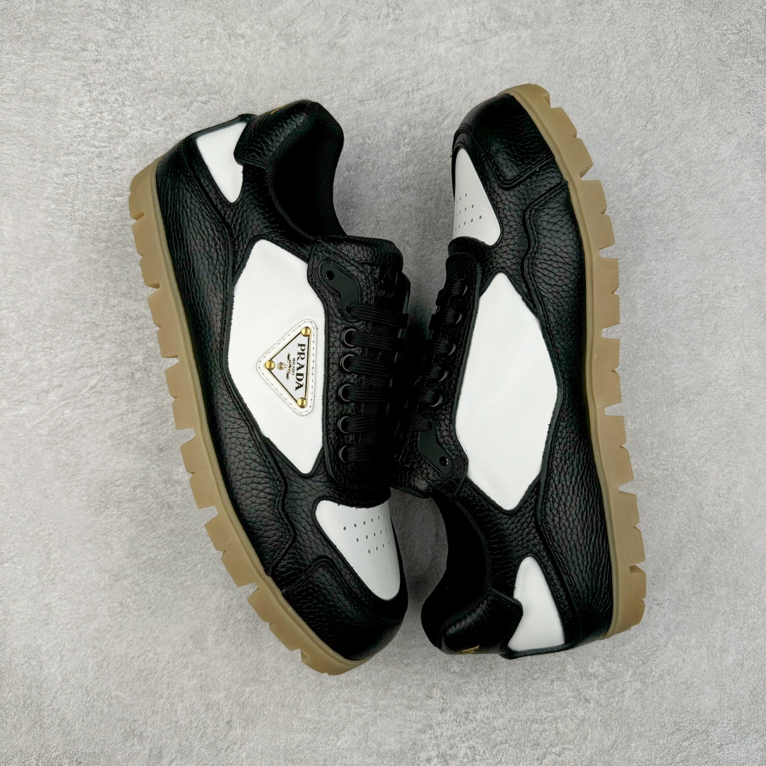 图片[3]-＃纯原 PRADA普拉达 厚底徽标系带运动休闲男鞋系列 广东大厂品质 专柜同步 大气个性更潮更抢眼更追求档次，它将颠覆旧念，与您共度时尚潮人必备! 面料采用原版进口小牛皮 牛皮内里垫脚 橡胶发泡大底 轻便防滑耐磨 脚感舒适 款式耐看做工精细 配以简洁利落的鞋楦 彰显男人的果敢和硬朗 尺码：38-44（皮鞋码）-选品中心