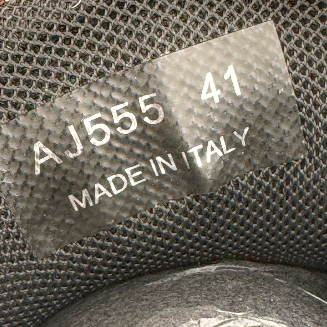 图片[11]-＃纯原 PRADA普拉达 厚底徽标系带运动休闲男鞋系列 广东大厂品质 专柜同步 大气个性更潮更抢眼更追求档次，它将颠覆旧念，与您共度时尚潮人必备! 面料采用原版进口小牛皮 牛皮内里垫脚 橡胶发泡大底 轻便防滑耐磨 脚感舒适 款式耐看做工精细 配以简洁利落的鞋楦 彰显男人的果敢和硬朗 尺码：38-44（皮鞋码）-选品中心