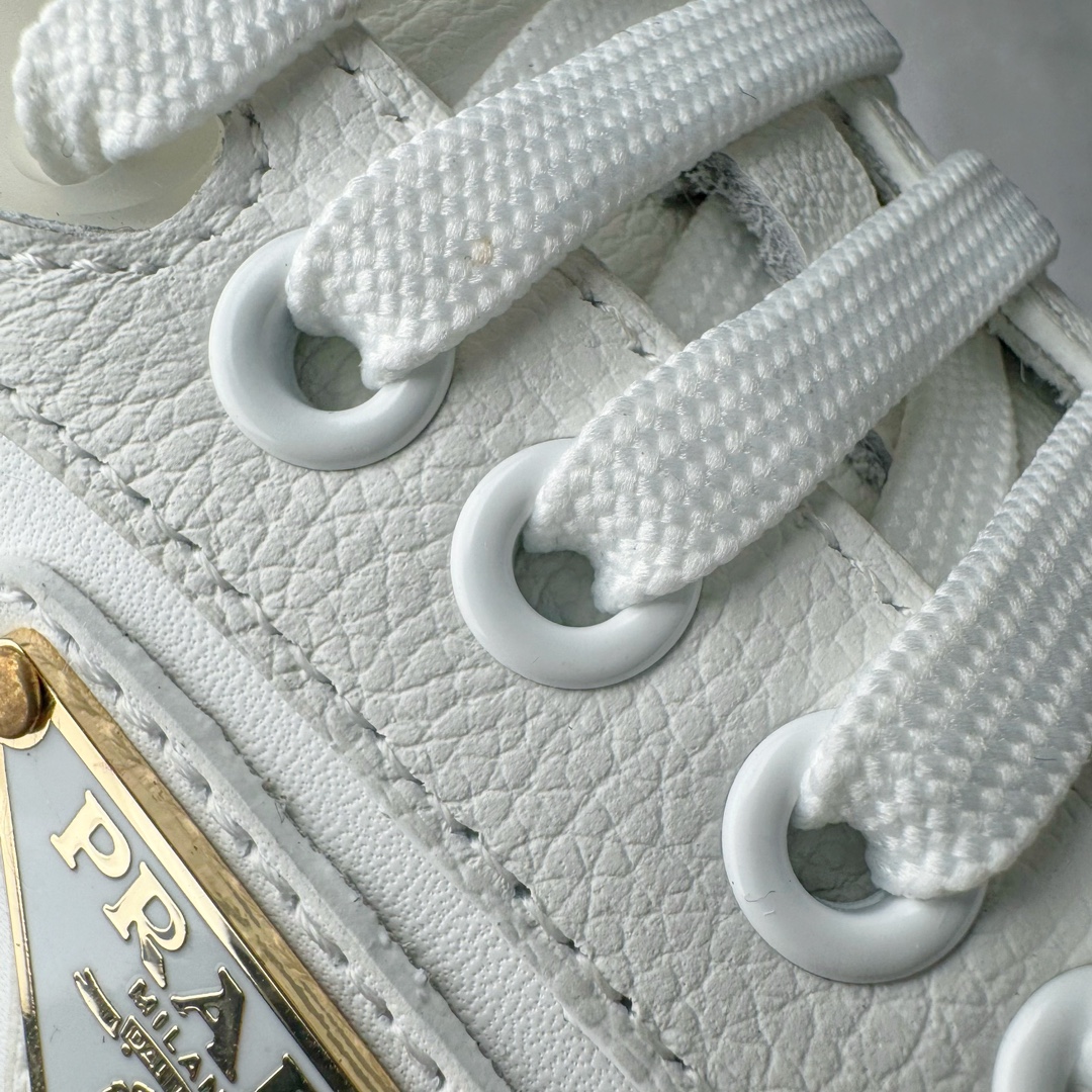 图片[18]-＃纯原 PRADA普拉达 厚底徽标系带运动休闲男鞋系列 广东大厂品质 专柜同步 大气个性更潮更抢眼更追求档次，它将颠覆旧念，与您共度时尚潮人必备! 面料采用原版进口小牛皮 牛皮内里垫脚 橡胶发泡大底 轻便防滑耐磨 脚感舒适 款式耐看做工精细 配以简洁利落的鞋楦 彰显男人的果敢和硬朗 尺码：38-44（皮鞋码）-选品中心