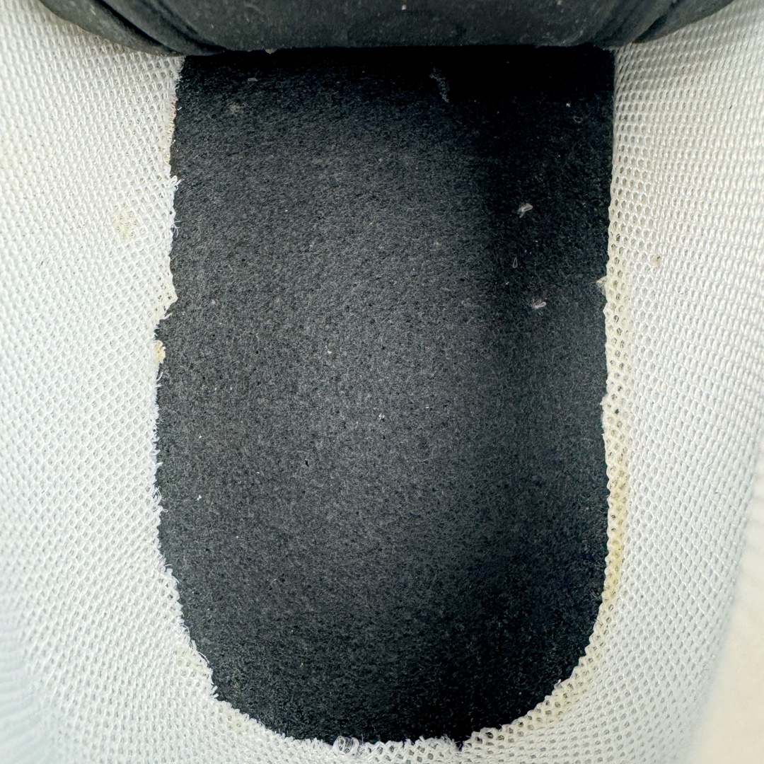 图片[10]-＃纯原 PRADA普拉达 厚底徽标系带运动休闲男鞋系列 广东大厂品质 专柜同步 大气个性更潮更抢眼更追求档次，它将颠覆旧念，与您共度时尚潮人必备! 面料采用原版进口小牛皮 牛皮内里垫脚 橡胶发泡大底 轻便防滑耐磨 脚感舒适 款式耐看做工精细 配以简洁利落的鞋楦 彰显男人的果敢和硬朗 尺码：38-44（皮鞋码）-选品中心