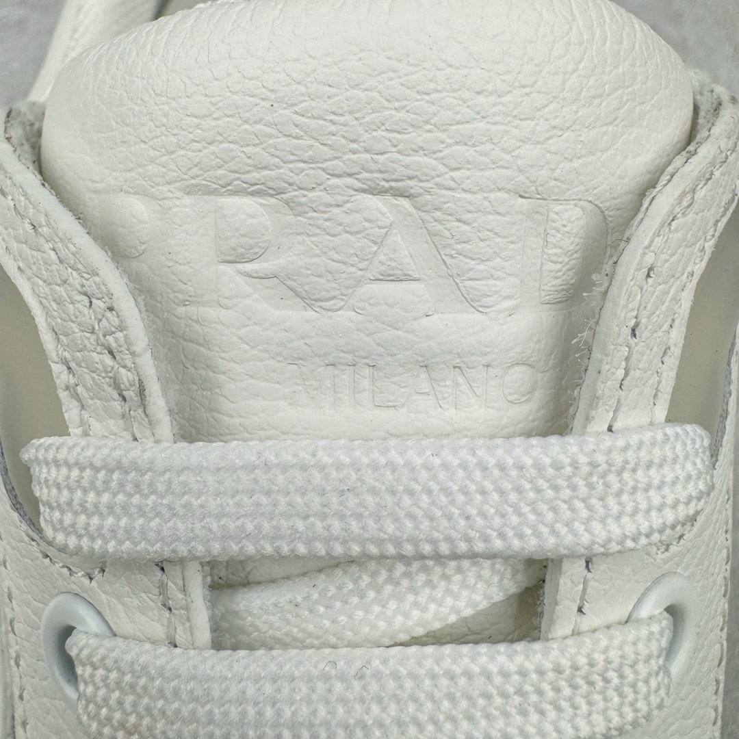 图片[13]-＃纯原 PRADA普拉达 厚底徽标系带运动休闲男鞋系列 广东大厂品质 专柜同步 大气个性更潮更抢眼更追求档次，它将颠覆旧念，与您共度时尚潮人必备! 面料采用原版进口小牛皮 牛皮内里垫脚 橡胶发泡大底 轻便防滑耐磨 脚感舒适 款式耐看做工精细 配以简洁利落的鞋楦 彰显男人的果敢和硬朗 尺码：38-44（皮鞋码）-选品中心