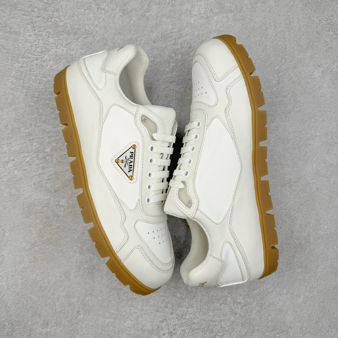 图片[3]-＃纯原 PRADA普拉达 厚底徽标系带运动休闲男鞋系列 广东大厂品质 专柜同步 大气个性更潮更抢眼更追求档次，它将颠覆旧念，与您共度时尚潮人必备! 面料采用原版进口小牛皮 牛皮内里垫脚 橡胶发泡大底 轻便防滑耐磨 脚感舒适 款式耐看做工精细 配以简洁利落的鞋楦 彰显男人的果敢和硬朗 尺码：38-44（皮鞋码）-选品中心