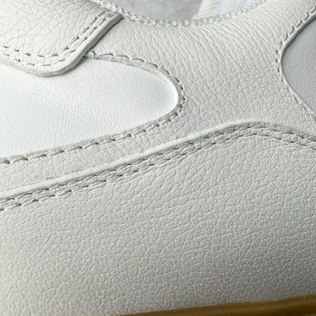 图片[17]-＃纯原 PRADA普拉达 厚底徽标系带运动休闲男鞋系列 广东大厂品质 专柜同步 大气个性更潮更抢眼更追求档次，它将颠覆旧念，与您共度时尚潮人必备! 面料采用原版进口小牛皮 牛皮内里垫脚 橡胶发泡大底 轻便防滑耐磨 脚感舒适 款式耐看做工精细 配以简洁利落的鞋楦 彰显男人的果敢和硬朗 尺码：38-44（皮鞋码）-选品中心