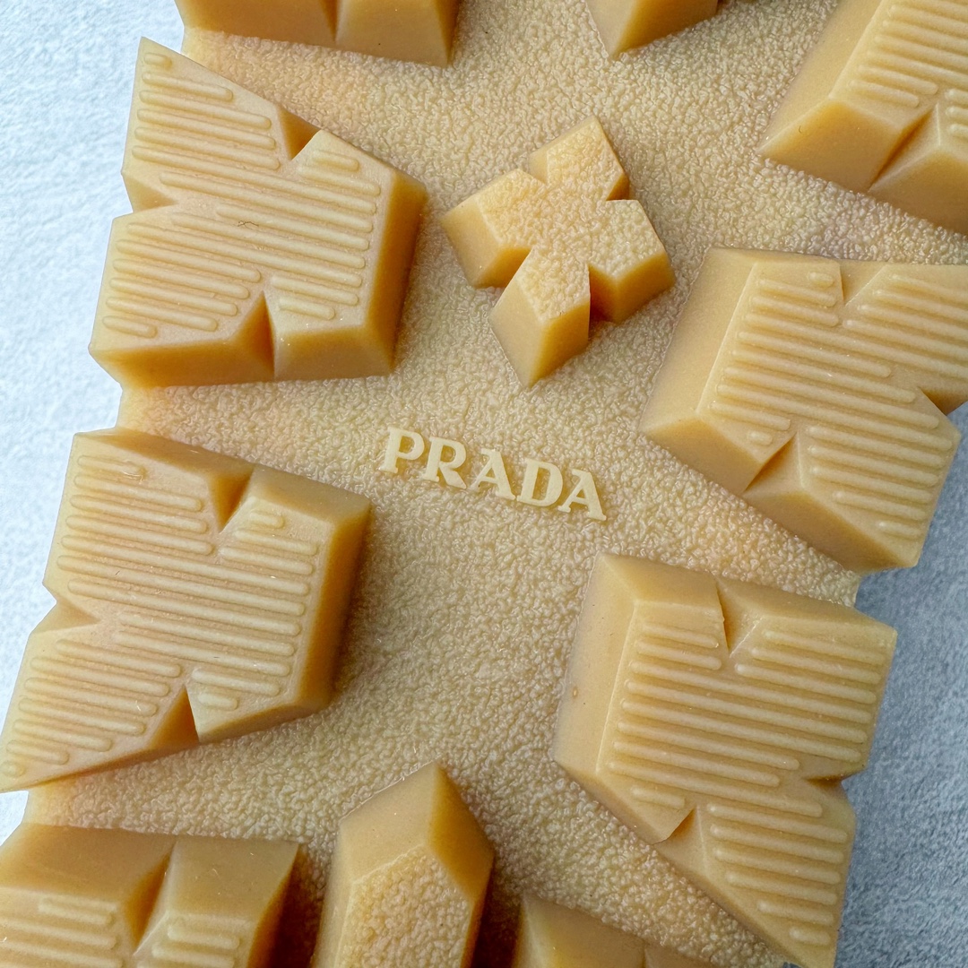 图片[21]-＃纯原 PRADA普拉达 厚底徽标系带运动休闲男鞋系列 广东大厂品质 专柜同步 大气个性更潮更抢眼更追求档次，它将颠覆旧念，与您共度时尚潮人必备! 面料采用原版进口小牛皮 牛皮内里垫脚 橡胶发泡大底 轻便防滑耐磨 脚感舒适 款式耐看做工精细 配以简洁利落的鞋楦 彰显男人的果敢和硬朗 尺码：38-44（皮鞋码）-选品中心