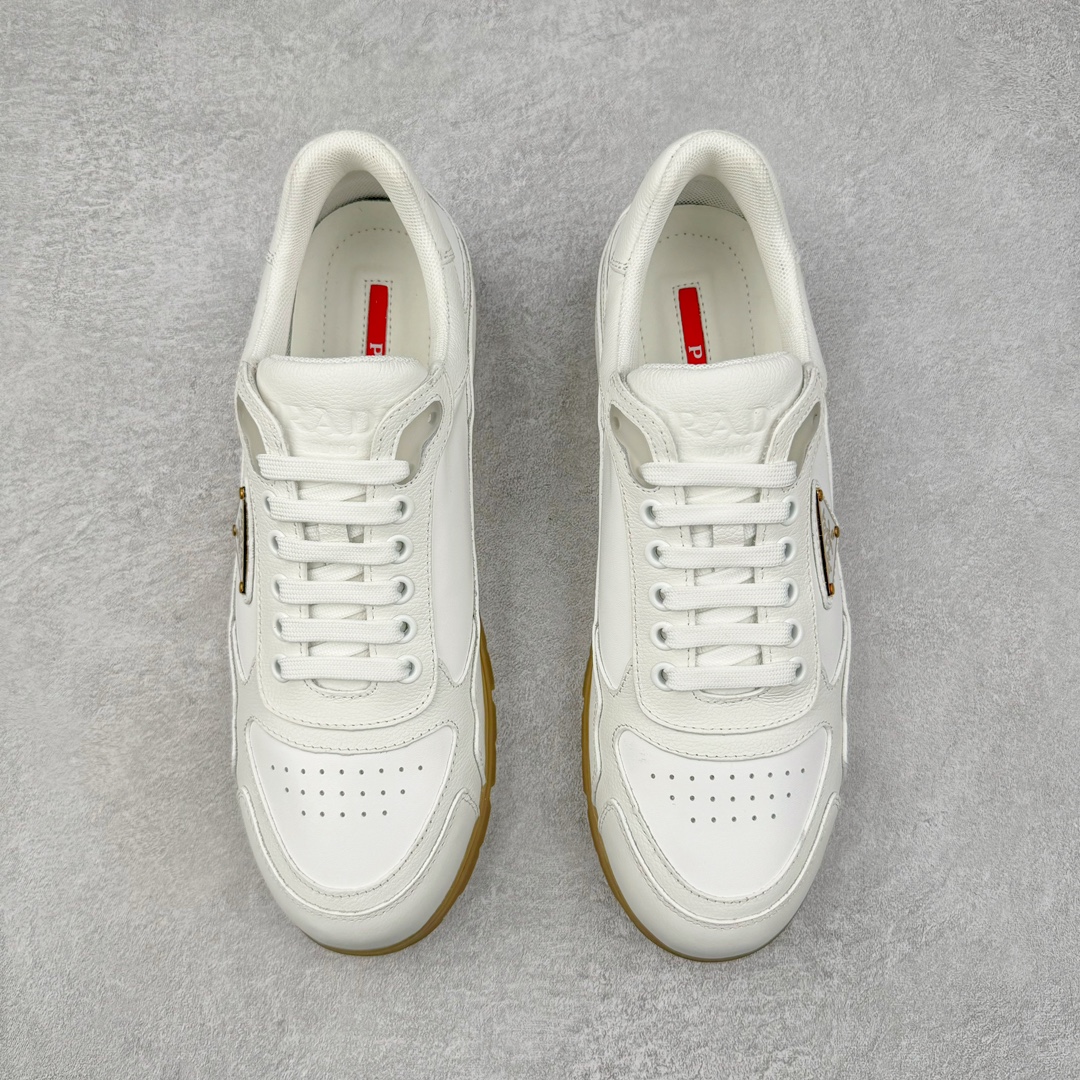 图片[2]-＃纯原 PRADA普拉达 厚底徽标系带运动休闲男鞋系列 广东大厂品质 专柜同步 大气个性更潮更抢眼更追求档次，它将颠覆旧念，与您共度时尚潮人必备! 面料采用原版进口小牛皮 牛皮内里垫脚 橡胶发泡大底 轻便防滑耐磨 脚感舒适 款式耐看做工精细 配以简洁利落的鞋楦 彰显男人的果敢和硬朗 尺码：38-44（皮鞋码）-选品中心