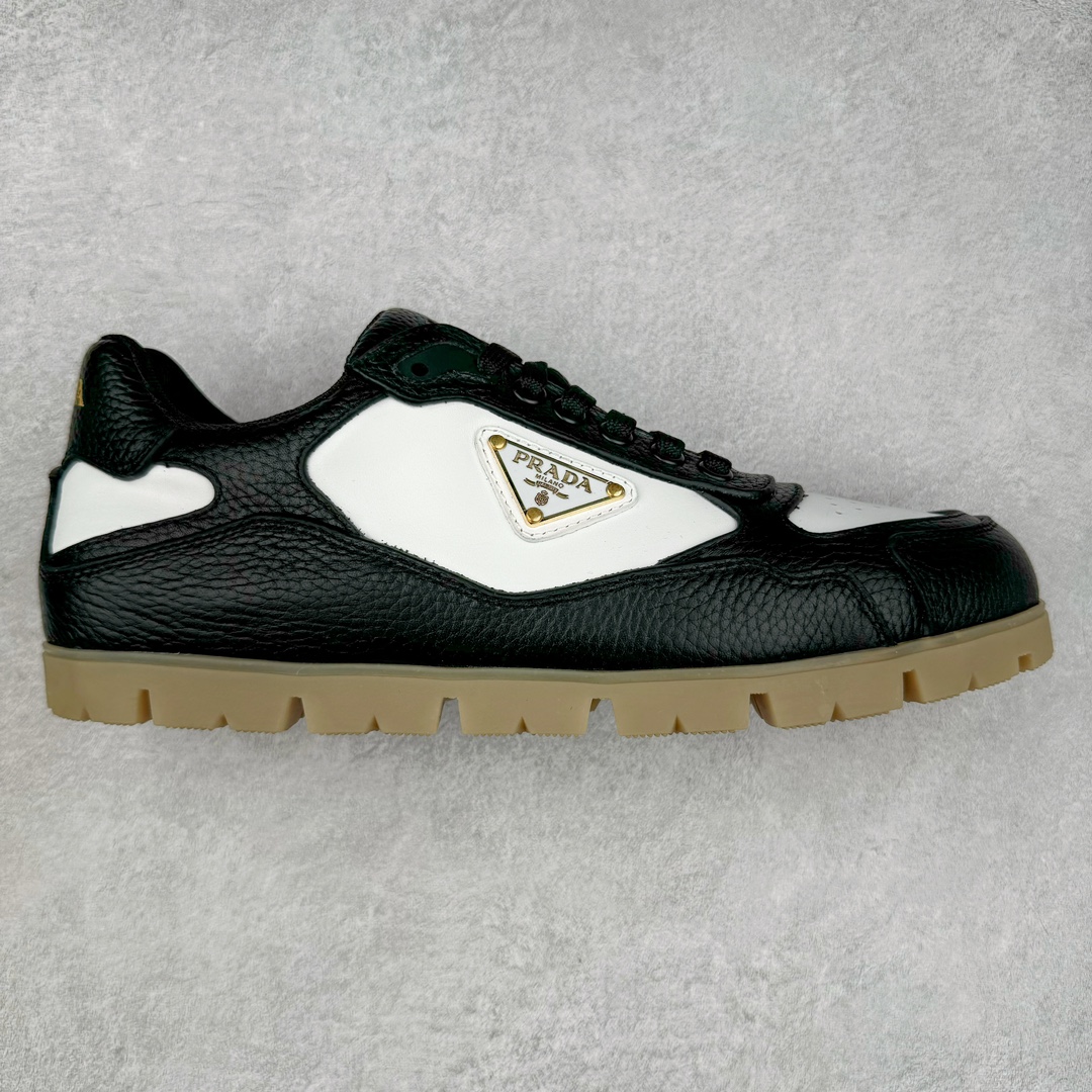 ＃纯原 PRADA普拉达 厚底徽标系带运动休闲男鞋系列 广东大厂品质 专柜同步 大气个性更潮更抢眼更追求档次，它将颠覆旧念，与您共度时尚潮人必备! 面料采用原版进口小牛皮 牛皮内里垫脚 橡胶发泡大底 轻便防滑耐磨 脚感舒适 款式耐看做工精细 配以简洁利落的鞋楦 彰显男人的果敢和硬朗 尺码：38-44（皮鞋码）-选品中心