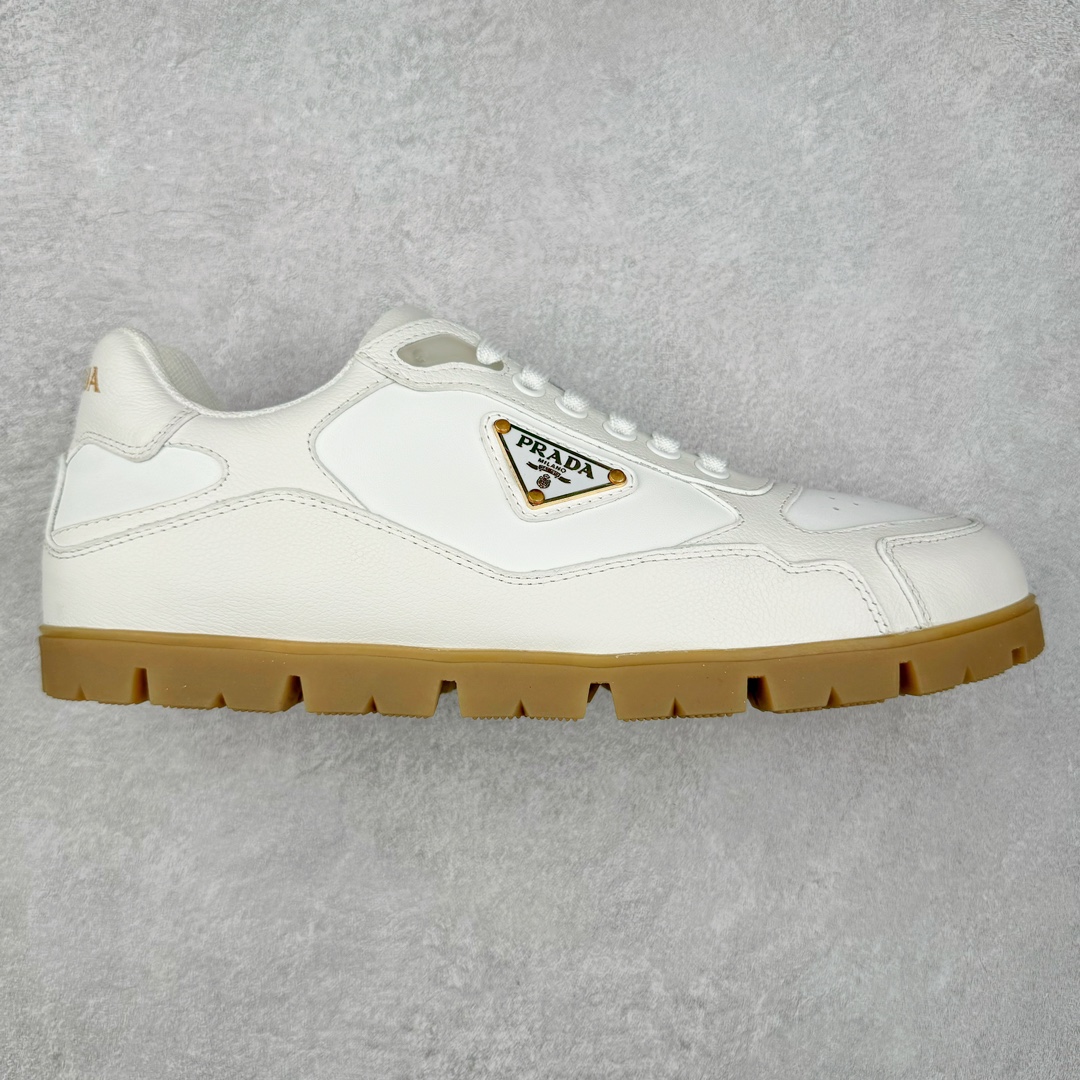 ＃纯原 PRADA普拉达 厚底徽标系带运动休闲男鞋系列 广东大厂品质 专柜同步 大气个性更潮更抢眼更追求档次，它将颠覆旧念，与您共度时尚潮人必备! 面料采用原版进口小牛皮 牛皮内里垫脚 橡胶发泡大底 轻便防滑耐磨 脚感舒适 款式耐看做工精细 配以简洁利落的鞋楦 彰显男人的果敢和硬朗 尺码：38-44（皮鞋码）-选品中心