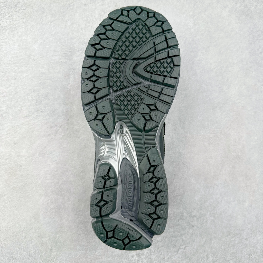 图片[9]-New Balance M1906R NB新百伦系列复古老爹风休闲运动慢跑鞋 采用轻质牛剖革拼接透气网眼衬垫织物鞋面材质 T-Beam大底提供足步弓支撑 保持步态稳定#后跟搭载外露缓震胶 鞋身整体以各种深浅不一的灰色覆盖 鞋头以淡蓝色调装饰，网眼衬垫通过不规律的色块实现做旧的美感 泛黄的鞋底更是进一步增添了复古气息 尺码：36 37 37.5 38 38.5 39.5 40 40.5 41.5 42 42.5 43 44 45-选品中心