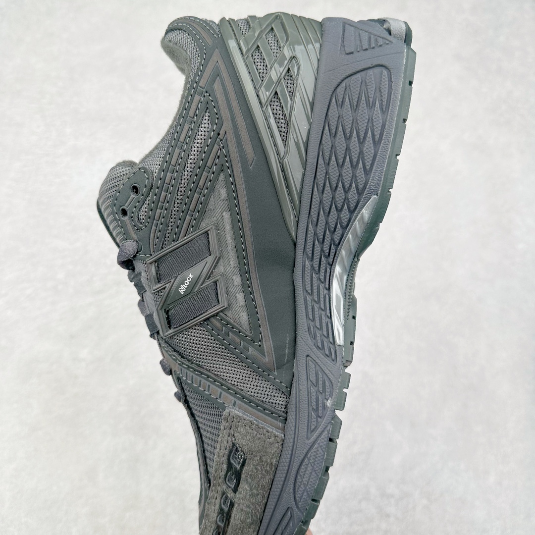 图片[7]-New Balance M1906R NB新百伦系列复古老爹风休闲运动慢跑鞋 采用轻质牛剖革拼接透气网眼衬垫织物鞋面材质 T-Beam大底提供足步弓支撑 保持步态稳定#后跟搭载外露缓震胶 鞋身整体以各种深浅不一的灰色覆盖 鞋头以淡蓝色调装饰，网眼衬垫通过不规律的色块实现做旧的美感 泛黄的鞋底更是进一步增添了复古气息 尺码：36 37 37.5 38 38.5 39.5 40 40.5 41.5 42 42.5 43 44 45-选品中心