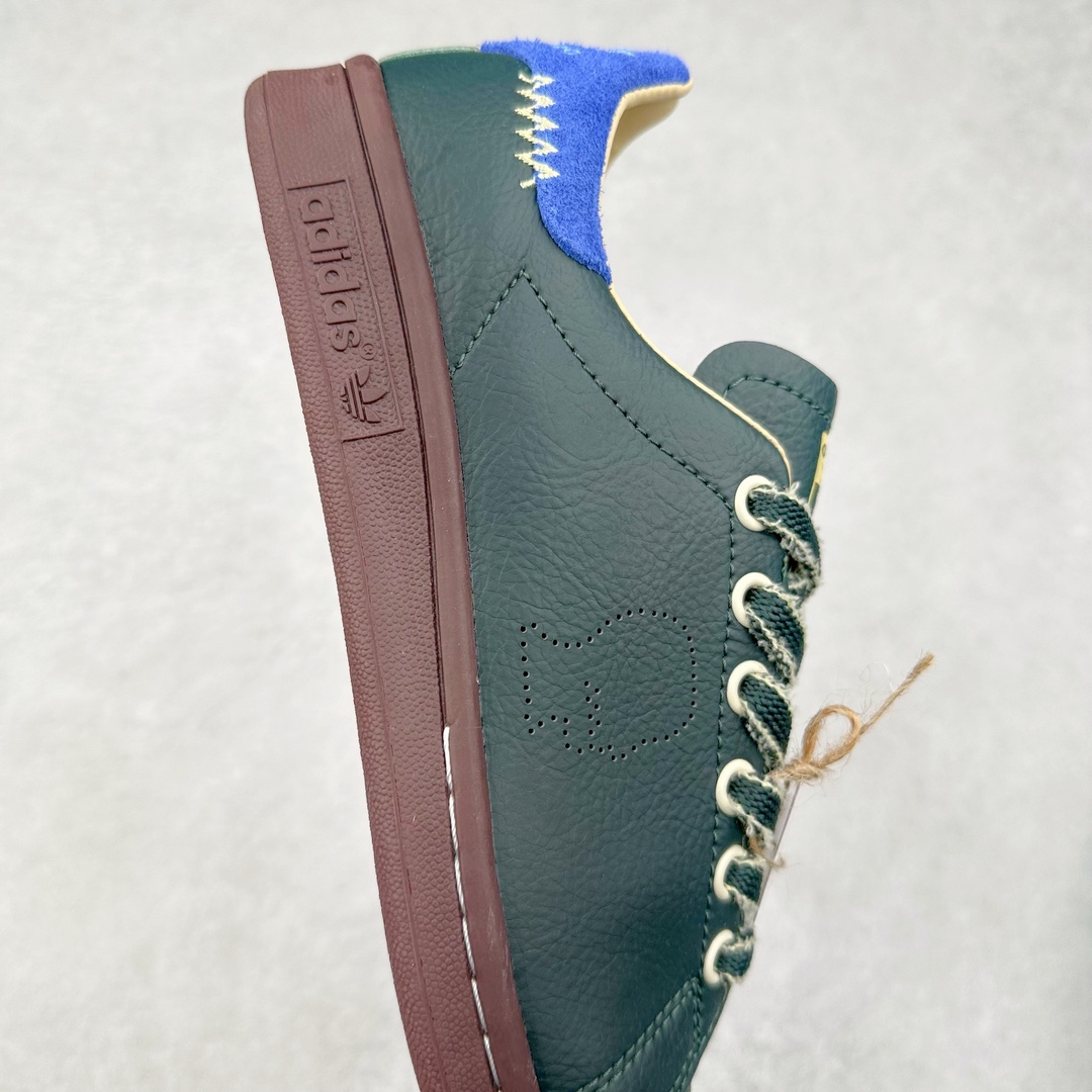 图片[6]-Brain Dead x AD originals STAN SMITH 史密斯时尚舒适耐磨低帮板鞋 男女同款 脑死亡联名墨绿蓝 IH3433 此番依旧以阿迪经典的网球鞋型Stan Smith为蓝本，向传奇温布尔登冠军致敬。Brain Dead主理人Kyle Ng再次开晒，率先亮相的是一双纯白皮革搭配橡胶外底配色，鞋舌处印有灰色的\\\”adidas Stan Smith\\\”以及\\\”Brain Dead\\\”脑死亡经典头像，鞋带孔则以蓝色呈现，颜值不低。另一双浅粉色版本实物完整曝光，整体以粉色搭配深棕色大底，鞋带处抓毛做旧的设计辨识度拉满，后跟采用绿色翻毛材质打造。尺码：36 36.5 37.5 38 38.5 39 40 40.5 41 42 42.5 43 44 44.5 45-选品中心