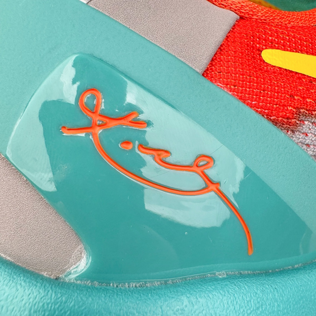 图片[17]-＃S2纯原 NK Zoom Kobe 8 Protro 大师之路 威尼斯海滩 FQ3548-001 React科技鞋垫加持 实战配置直接拉满 原楦纸板开发 鞋身流线型、后跟塑形 区分土肥圆 原厂针织鞋面一针一线匹配原版 全身鞋材卡料色独家定制 唯一万针立体刺绣SWOOSH 真实底模最大48.5 实战利器 专供海外市场 尺码：40 40.5 41 42 42.5 43 44 44.5 45 46 47.5 48.5 （脚宽、脚胖 建议买大半码）-选品中心