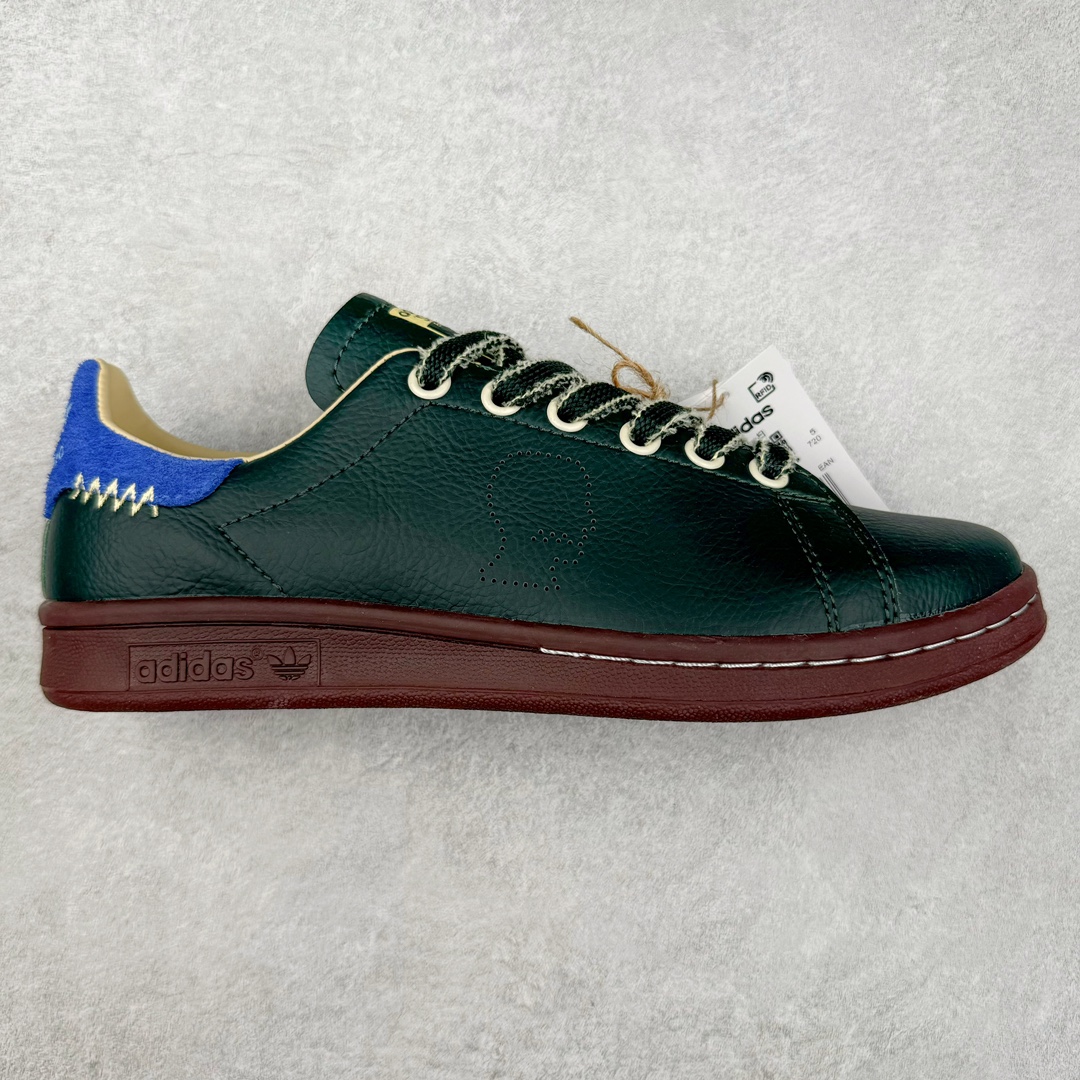 Brain Dead x AD originals STAN SMITH 史密斯时尚舒适耐磨低帮板鞋 男女同款 脑死亡联名墨绿蓝 IH3433 此番依旧以阿迪经典的网球鞋型Stan Smith为蓝本，向传奇温布尔登冠军致敬。Brain Dead主理人Kyle Ng再次开晒，率先亮相的是一双纯白皮革搭配橡胶外底配色，鞋舌处印有灰色的\\\”adidas Stan Smith\\\”以及\\\”Brain Dead\\\”脑死亡经典头像，鞋带孔则以蓝色呈现，颜值不低。另一双浅粉色版本实物完整曝光，整体以粉色搭配深棕色大底，鞋带处抓毛做旧的设计辨识度拉满，后跟采用绿色翻毛材质打造。尺码：36 36.5 37.5 38 38.5 39 40 40.5 41 42 42.5 43 44 44.5 45-选品中心