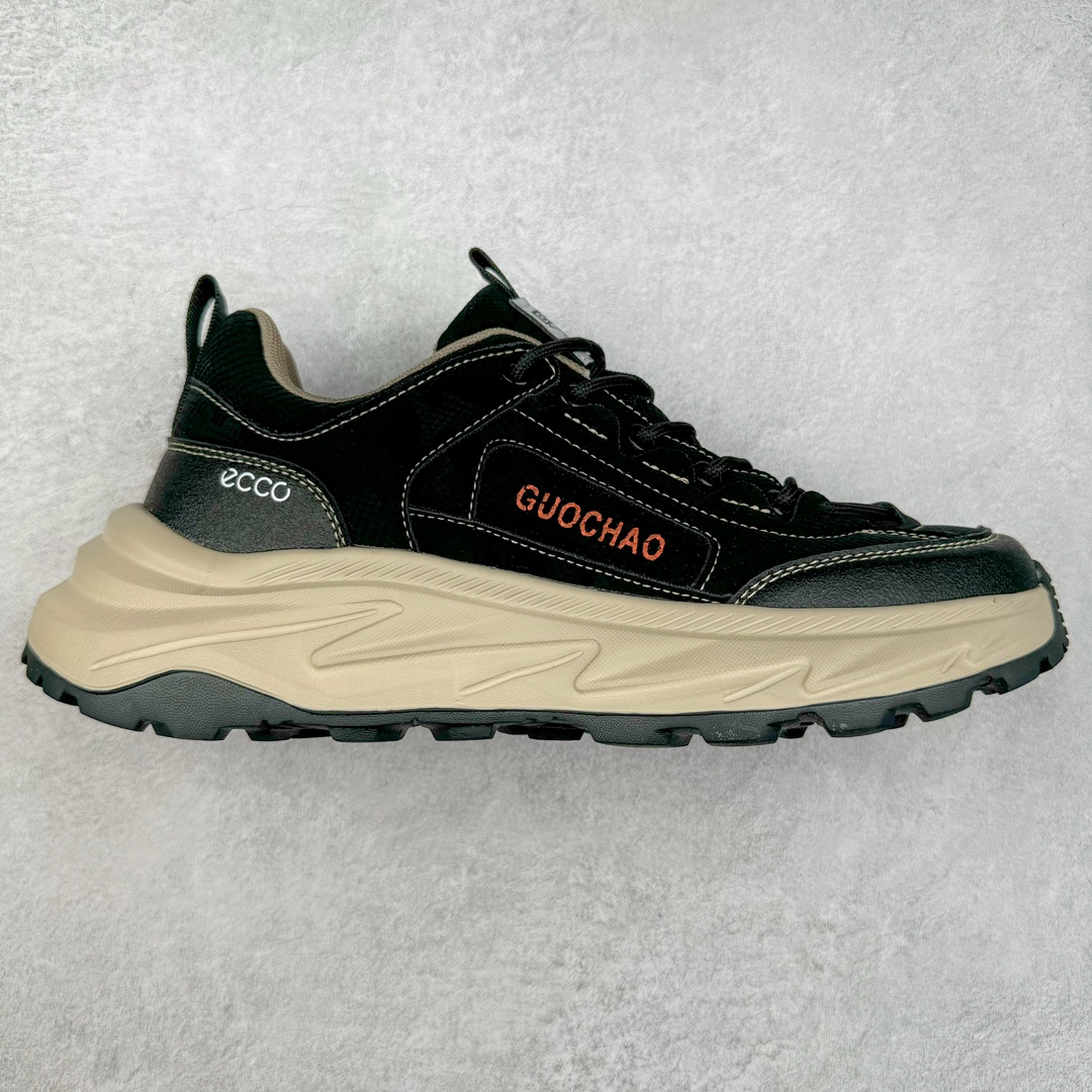 ECCO爱步2024年新款户外鞋防水透气越野跑鞋 健步踪迹系列 鞋面设有GORE-TEX防水薄膜 给你贴心防水保护 防水透气 直接注塑工艺连接鞋面与鞋底 一体成型 合脚稳固 BIOM自然律动科技鞋楦 符合人体工学 长效缓震带来裸足体验 橡胶大底 结合橡胶凸起鞋钉设计 适应多种地形 提供强劲抓地力与耐磨性 稳定支撑 越野无束 尺码：39 40 41 42 43 44（正常码）-选品中心