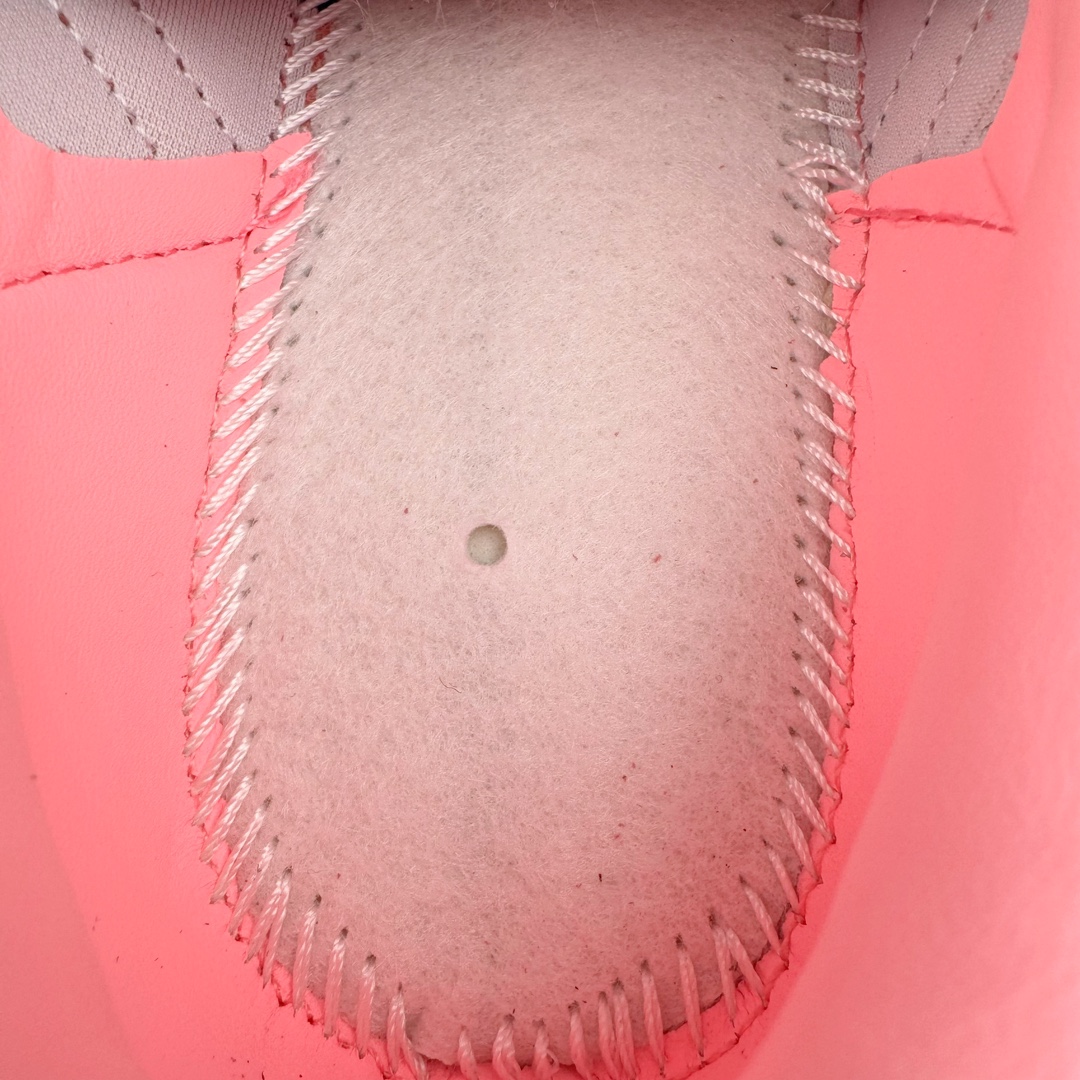 图片[12]-＃CS纯原 AD Originals Gazelle Bold W 羚羊松糕系列复古百搭厚底增高低帮休闲运动板鞋 HO6122 新的一年就要换新的打扮啦！除了设定变美、健身、减肥等目标外，你已经可以利用鞋子来“偷偷改善身材比例”的愿望了！ 因为有一句话。身高不够。鞋子来凑~赶快入手以下各大运动品牌最新推出的“厚底增高运动鞋”吧。 是最好穿最百搭的长腿神器。 重点是……不仅价格不错～鞋子也不错啊！Originals的Gazelle Bold鞋款打造出「超厚底版本」！延续流线鞋型、经典麂皮材质、白色三条线和侧面烫金标志的复古外型，奶油白鞋底高度直接乘3，出门搭上它，保证一路步步高升。尺码：36 36⅔ 37⅓ 38 38⅔ 39⅓ 40-选品中心