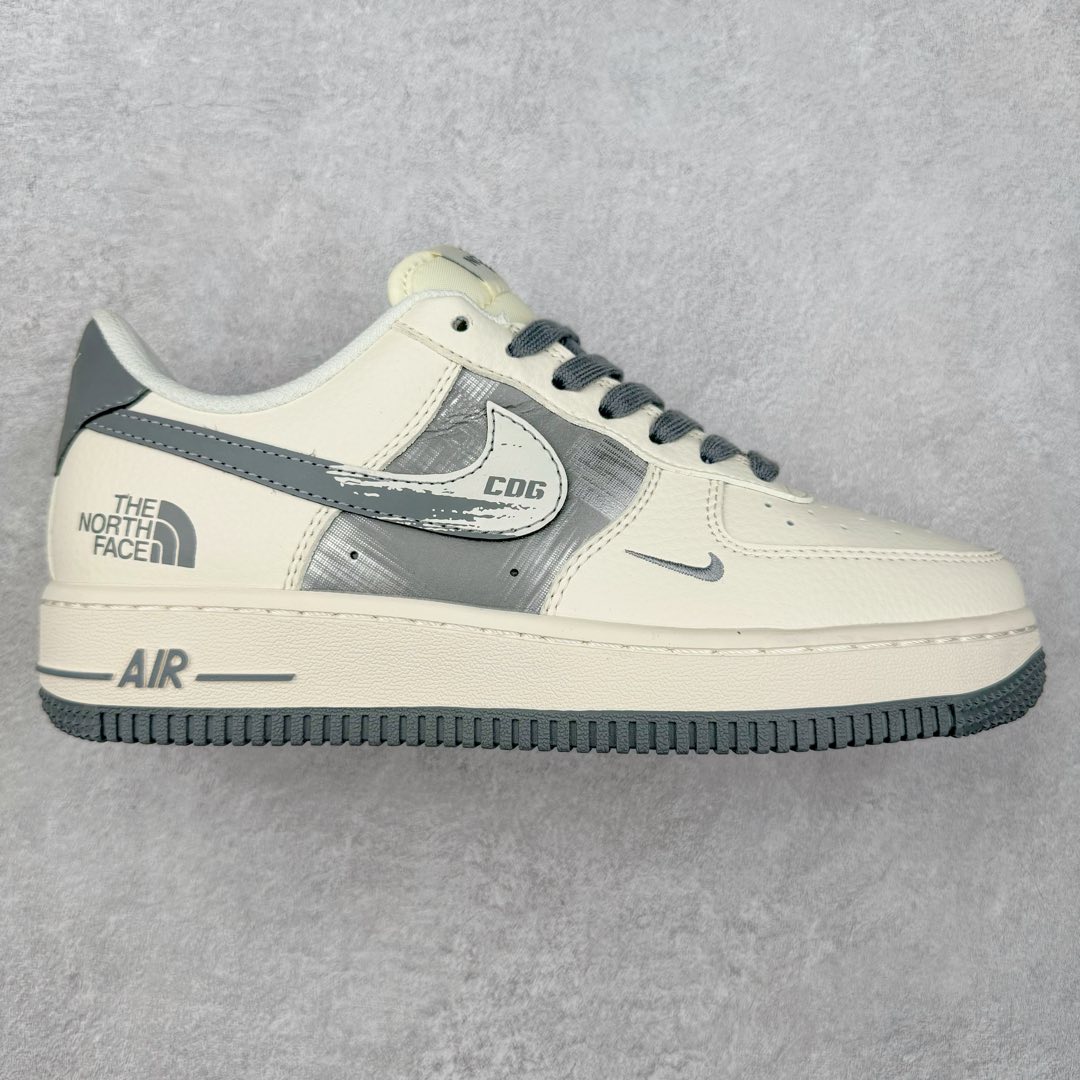 NK Air Force 1´07 Low 空军一号低帮百搭休闲运动板鞋 DM6688-002 柔软、弹性十足的缓震性能和出色的中底设计 横跨复古与现代的外型结合 造就出风靡全球 三十多年的Force 1 直到今天还深受青睐 尺码：36 36.5 37.5 38 38.5 39 40 40.5 41 42 42.5 43 44 44.5 45-选品中心