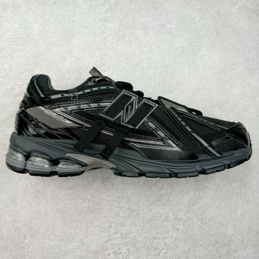 ＃DT纯原 新百伦NB New Balance M1906系列 全套原楦原纸板原厂数据开发 进口三明治网面 原装进口皮料正确绒感卡色 正确中底拉帮中底网布细节 原厂标裁 带紫光防伪 定制后跟透明水晶模块 冲裁组合 大底贴合程度胶水上色把控完美 整洁度挑战全网艺术家 多道序QC把关品质完善 匠心打造 耗时两个月开发完成 工艺极其复杂难度可想而知 新开独立私模大底 正确六层组合大底 高端零售专供产物 尺码：36 37 37.5 38 38.5 39 40 40.5 41 42 42.5 43 44 45-选品中心