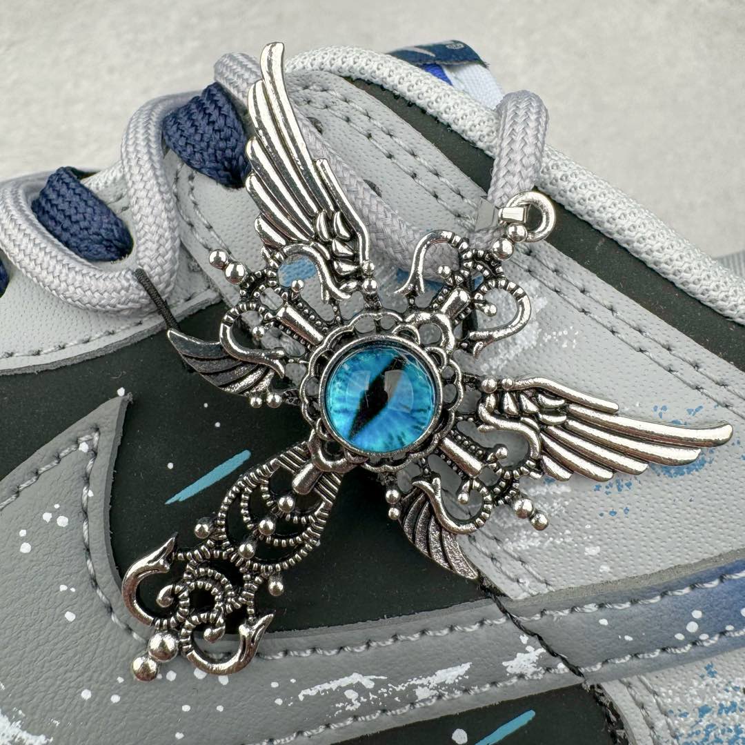 图片[10]-＃YC纯原 NK Dunk Low 宇宙星辰FQ8826-100 定制系列天花板 无原鞋不开发 全系列得物原鞋一比一校对开发 配色持续更新中 终端对接 优势输出 全套原厂楦头原纸板数据档案倾力打造 原汁原味莞产 极致还原 圈内最强针车工艺 高端零售指定版 广东原厂配套原盒原标 鞋盒分三个尺码段 原厂冲刀 超高清洁度 全鞋零毛边皮料切割 采用原厂百宏鞋带以及原厂百宏织唛舌标 内标可供原厂几率过验 进口原装条纹中底布 四线拉帮白色点胶 原厂拉帮手法遵循公司 原厂电绣 极致还原 尺码：36 36.5 37.5 38 38.5 39 40 40.5 41 42 42.5 43 44-选品中心