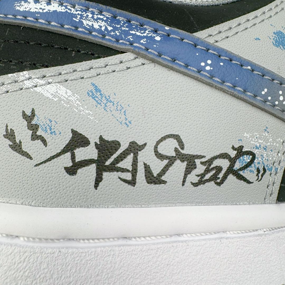 图片[18]-＃YC纯原 NK Dunk Low 宇宙星辰FQ8826-100 定制系列天花板 无原鞋不开发 全系列得物原鞋一比一校对开发 配色持续更新中 终端对接 优势输出 全套原厂楦头原纸板数据档案倾力打造 原汁原味莞产 极致还原 圈内最强针车工艺 高端零售指定版 广东原厂配套原盒原标 鞋盒分三个尺码段 原厂冲刀 超高清洁度 全鞋零毛边皮料切割 采用原厂百宏鞋带以及原厂百宏织唛舌标 内标可供原厂几率过验 进口原装条纹中底布 四线拉帮白色点胶 原厂拉帮手法遵循公司 原厂电绣 极致还原 尺码：36 36.5 37.5 38 38.5 39 40 40.5 41 42 42.5 43 44-选品中心