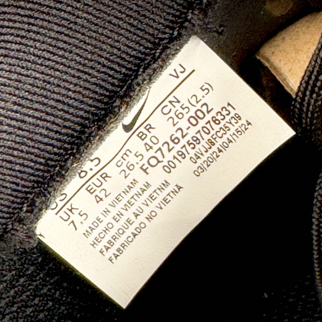 图片[11]-＃TG纯原 NK Zoom Pegasus Plus 超级飞马涡轮增压马拉松慢跑鞋 FQ7262-002 在设计上延续了原版鞋款的经典风格，向 Pegasus Turbo 致敬。鞋面采用 Flyknit 材质，巧妙地在不同区域实现紧密与松散的编织结合。标志性的尼龙中部条纹与原版 Turbo 设计呼应。原有的 Flywire 被内部毡织带替代。鞋领的衬垫和鞋跟支撑则为鞋面增添了完善的细节。 与以往的 Turbo 型号采用双层泡沫不同，Pegasus Plus 使用了一体式 ZoomX 中底。鞋跟厚度为 35 毫米，前掌为 25 毫米，形成 10 毫米的落差，外底覆盖了大量橡胶，而 ZoomX 外露的部分也十分显眼。尺码：36 36.5 37.5 38 38.5 39 40 40.5 41 42 42.5 43 44 44.5 45-选品中心