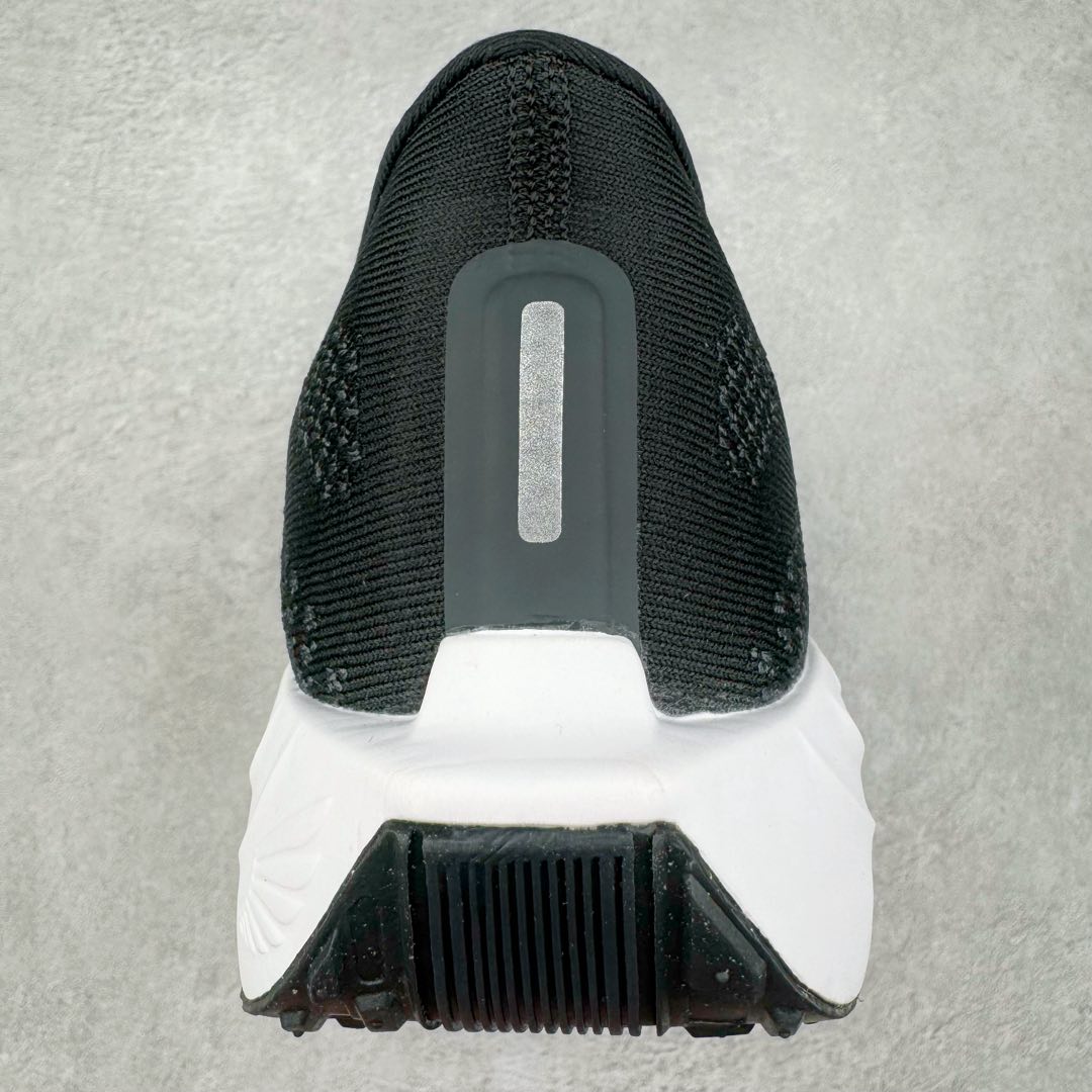 图片[8]-＃TG纯原 NK Zoom Pegasus Plus 超级飞马涡轮增压马拉松慢跑鞋 FQ7262-002 在设计上延续了原版鞋款的经典风格，向 Pegasus Turbo 致敬。鞋面采用 Flyknit 材质，巧妙地在不同区域实现紧密与松散的编织结合。标志性的尼龙中部条纹与原版 Turbo 设计呼应。原有的 Flywire 被内部毡织带替代。鞋领的衬垫和鞋跟支撑则为鞋面增添了完善的细节。 与以往的 Turbo 型号采用双层泡沫不同，Pegasus Plus 使用了一体式 ZoomX 中底。鞋跟厚度为 35 毫米，前掌为 25 毫米，形成 10 毫米的落差，外底覆盖了大量橡胶，而 ZoomX 外露的部分也十分显眼。尺码：36 36.5 37.5 38 38.5 39 40 40.5 41 42 42.5 43 44 44.5 45-选品中心