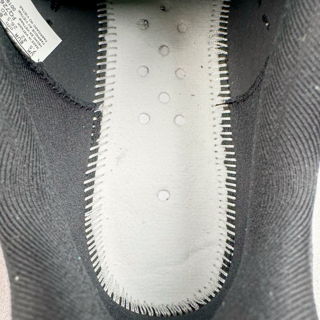 图片[10]-＃TG纯原 NK Zoom Pegasus Plus 超级飞马涡轮增压马拉松慢跑鞋 FQ7262-002 在设计上延续了原版鞋款的经典风格，向 Pegasus Turbo 致敬。鞋面采用 Flyknit 材质，巧妙地在不同区域实现紧密与松散的编织结合。标志性的尼龙中部条纹与原版 Turbo 设计呼应。原有的 Flywire 被内部毡织带替代。鞋领的衬垫和鞋跟支撑则为鞋面增添了完善的细节。 与以往的 Turbo 型号采用双层泡沫不同，Pegasus Plus 使用了一体式 ZoomX 中底。鞋跟厚度为 35 毫米，前掌为 25 毫米，形成 10 毫米的落差，外底覆盖了大量橡胶，而 ZoomX 外露的部分也十分显眼。尺码：36 36.5 37.5 38 38.5 39 40 40.5 41 42 42.5 43 44 44.5 45-选品中心