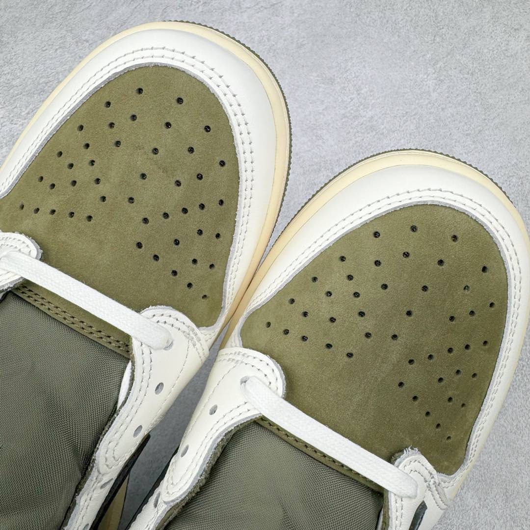 图片[12]-＃FK纯原 Travis Scott x Air Jordan AJ1 Low OG SP TS联名倒钩8.0低帮 白橄榄绿 DM7866-200 外贸高端零售特供批次 产品品控稳定性领先行业 各方面均可对飙L版 良心定价不杀猪 原厂全套原楦原纸板冲刀磨具开发 原厂皮料加持 原厂港宝加持定型后跟R度完美 同源原厂电绣 鬼脸飞翼针数密度立体效果一致 百分百一致原鞋 原厂拉帮工艺 针距密度一致 后跟弧度收口自然不对折 极致一眼正品既视感 进口玻璃冲刀皮料裁剪零毛边 全鞋电脑针车工艺 品控清洁度最高QC检验标准 免检产品 原厂订购鞋盒、鞋标、防尘纸、鞋撑、鞋带 追求极致的原厂味道 尺码：36 36.5 37.5 38 38.5 39 40 40.5 41 42 42.5 43 44 44.5 45 46 47.5 48.5-选品中心