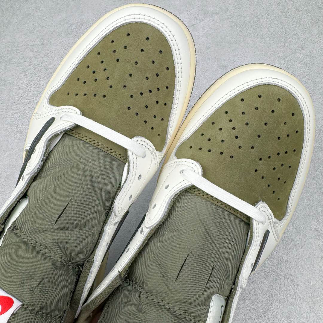 图片[6]-＃FK纯原 Travis Scott x Air Jordan AJ1 Low OG SP TS联名倒钩8.0低帮 白橄榄绿 DM7866-200 外贸高端零售特供批次 产品品控稳定性领先行业 各方面均可对飙L版 良心定价不杀猪 原厂全套原楦原纸板冲刀磨具开发 原厂皮料加持 原厂港宝加持定型后跟R度完美 同源原厂电绣 鬼脸飞翼针数密度立体效果一致 百分百一致原鞋 原厂拉帮工艺 针距密度一致 后跟弧度收口自然不对折 极致一眼正品既视感 进口玻璃冲刀皮料裁剪零毛边 全鞋电脑针车工艺 品控清洁度最高QC检验标准 免检产品 原厂订购鞋盒、鞋标、防尘纸、鞋撑、鞋带 追求极致的原厂味道 尺码：36 36.5 37.5 38 38.5 39 40 40.5 41 42 42.5 43 44 44.5 45 46 47.5 48.5-选品中心