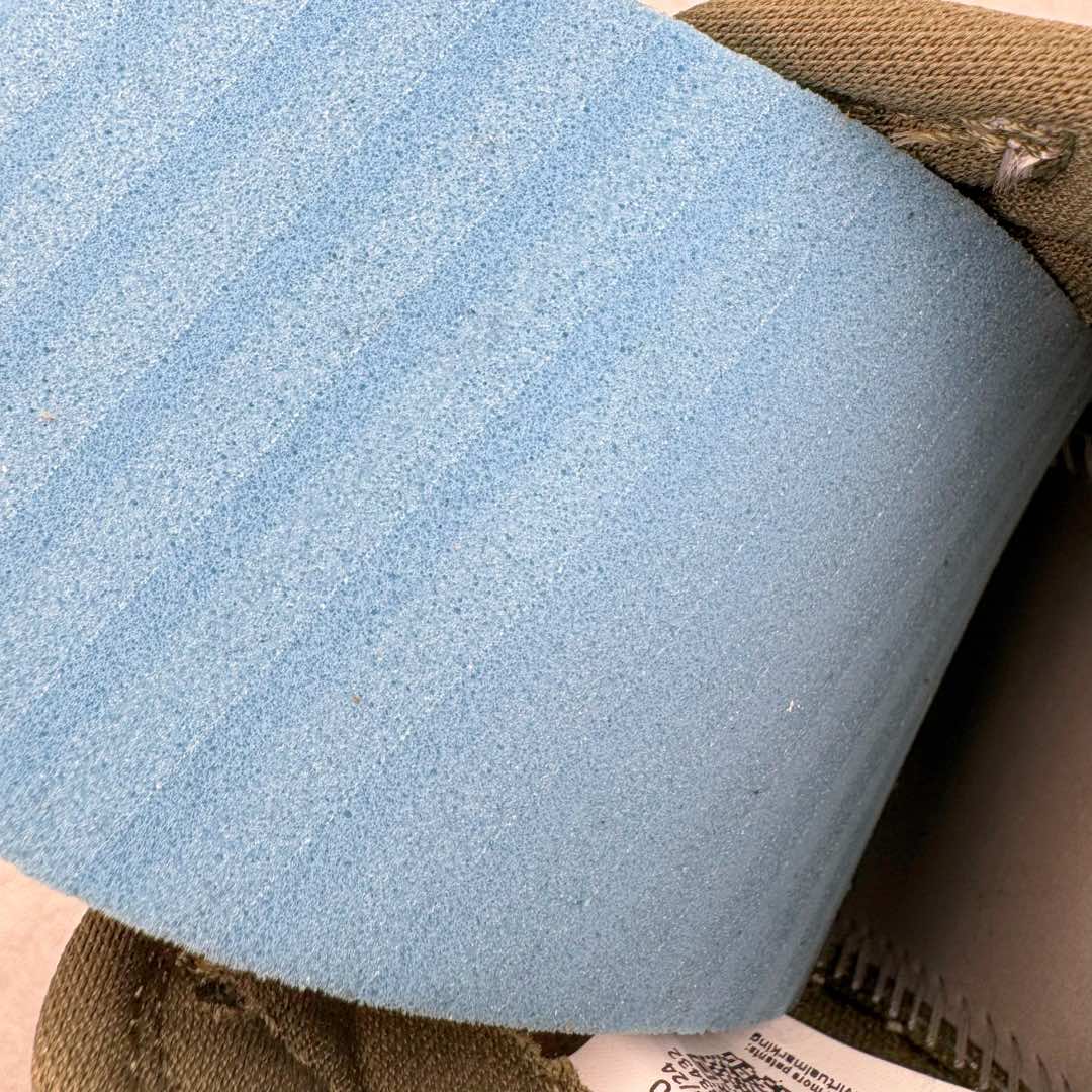 图片[22]-＃FK纯原 Travis Scott x Air Jordan AJ1 Low OG SP TS联名倒钩8.0低帮 白橄榄绿 DM7866-200 外贸高端零售特供批次 产品品控稳定性领先行业 各方面均可对飙L版 良心定价不杀猪 原厂全套原楦原纸板冲刀磨具开发 原厂皮料加持 原厂港宝加持定型后跟R度完美 同源原厂电绣 鬼脸飞翼针数密度立体效果一致 百分百一致原鞋 原厂拉帮工艺 针距密度一致 后跟弧度收口自然不对折 极致一眼正品既视感 进口玻璃冲刀皮料裁剪零毛边 全鞋电脑针车工艺 品控清洁度最高QC检验标准 免检产品 原厂订购鞋盒、鞋标、防尘纸、鞋撑、鞋带 追求极致的原厂味道 尺码：36 36.5 37.5 38 38.5 39 40 40.5 41 42 42.5 43 44 44.5 45 46 47.5 48.5-选品中心