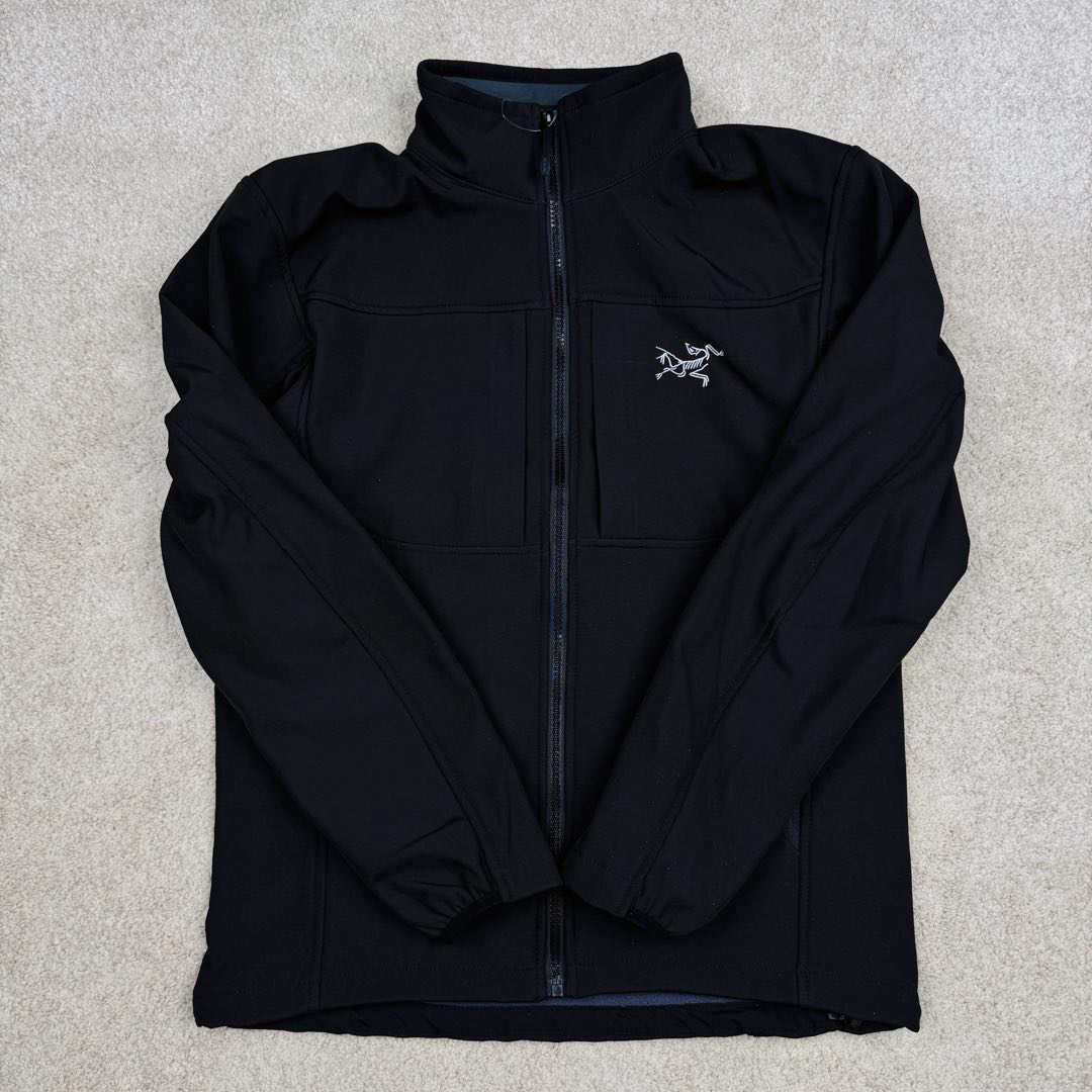 图片[2]-＃TZD Arcteryx GAMMA MX Jacket 始祖鸟立领抓绒拉链软壳夹克 Arcteryx中文名始祖鸟 加拿大户外服饰品牌 1989年创立于加拿大温哥华 始祖鸟来自加拿大海岸山脉 植根高山的专业户外品牌 始终秉承对精湛设计和工艺孜孜以求的准则 从1989年创立至今 Arcteryx始终不断在产品设计与做工上不惜工本 以满足始祖鸟的标准 品质、设计以及精简的理念造就了其良好的性能 并能满足严苛环境下的使用需求 尺码：S M L XL XXL-选品中心