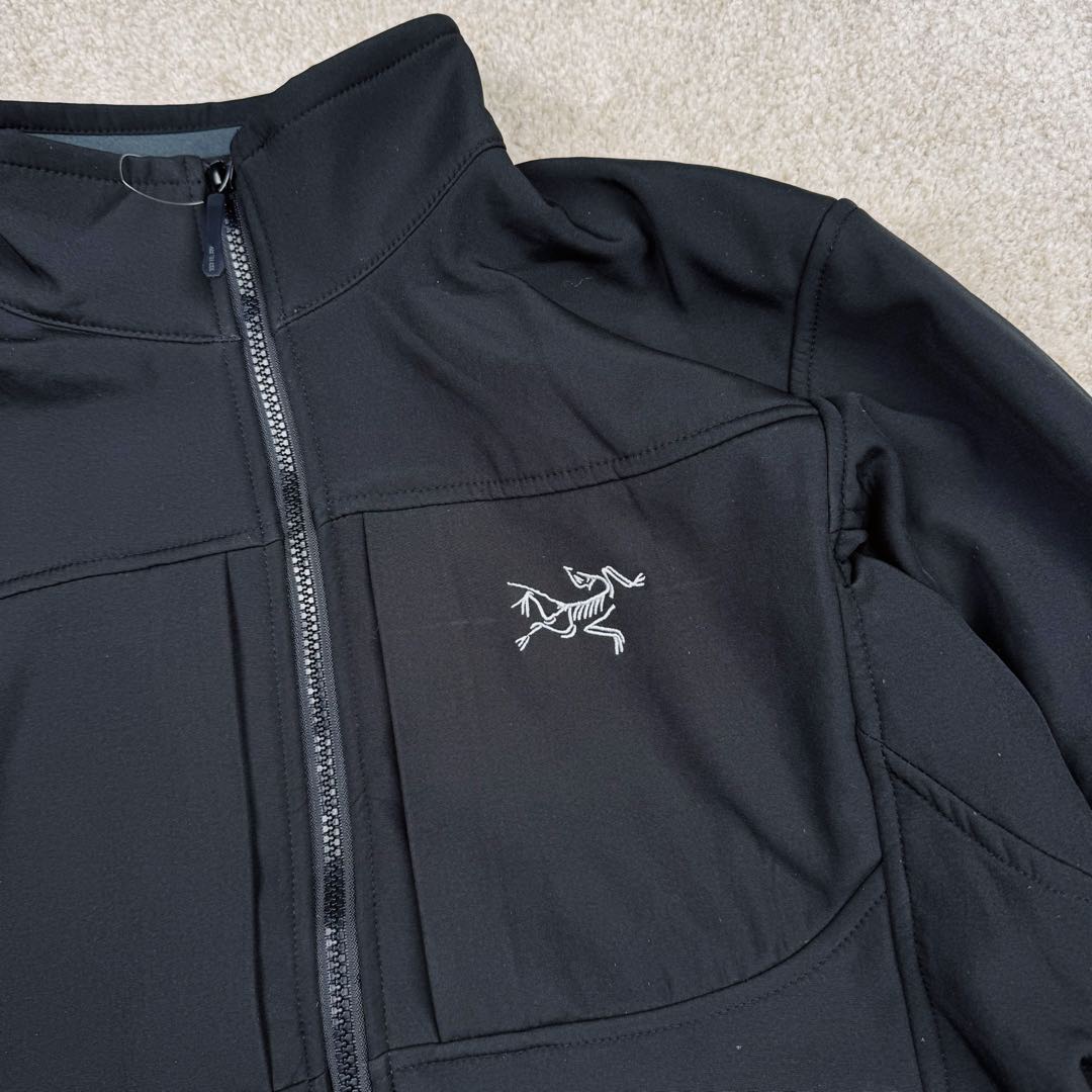 图片[8]-＃TZD Arcteryx GAMMA MX Jacket 始祖鸟立领抓绒拉链软壳夹克 Arcteryx中文名始祖鸟 加拿大户外服饰品牌 1989年创立于加拿大温哥华 始祖鸟来自加拿大海岸山脉 植根高山的专业户外品牌 始终秉承对精湛设计和工艺孜孜以求的准则 从1989年创立至今 Arcteryx始终不断在产品设计与做工上不惜工本 以满足始祖鸟的标准 品质、设计以及精简的理念造就了其良好的性能 并能满足严苛环境下的使用需求 尺码：S M L XL XXL-选品中心