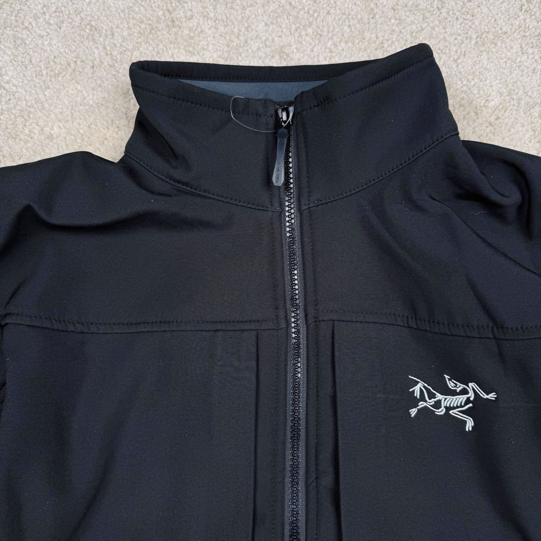 图片[5]-＃TZD Arcteryx GAMMA MX Jacket 始祖鸟立领抓绒拉链软壳夹克 Arcteryx中文名始祖鸟 加拿大户外服饰品牌 1989年创立于加拿大温哥华 始祖鸟来自加拿大海岸山脉 植根高山的专业户外品牌 始终秉承对精湛设计和工艺孜孜以求的准则 从1989年创立至今 Arcteryx始终不断在产品设计与做工上不惜工本 以满足始祖鸟的标准 品质、设计以及精简的理念造就了其良好的性能 并能满足严苛环境下的使用需求 尺码：S M L XL XXL-选品中心