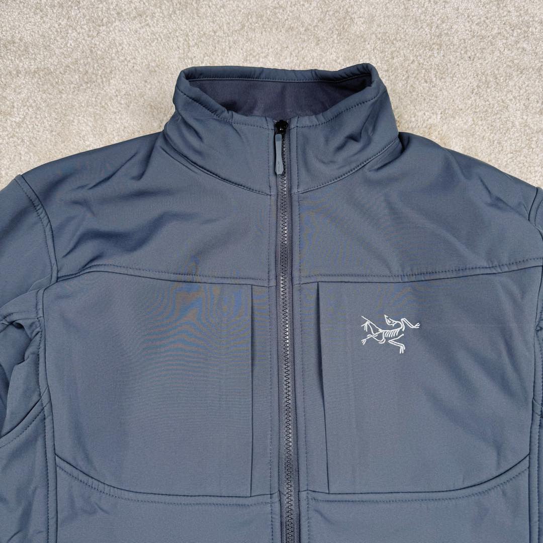 图片[4]-＃TZD Arcteryx GAMMA MX Jacket 始祖鸟立领抓绒拉链软壳夹克 Arcteryx中文名始祖鸟 加拿大户外服饰品牌 1989年创立于加拿大温哥华 始祖鸟来自加拿大海岸山脉 植根高山的专业户外品牌 始终秉承对精湛设计和工艺孜孜以求的准则 从1989年创立至今 Arcteryx始终不断在产品设计与做工上不惜工本 以满足始祖鸟的标准 品质、设计以及精简的理念造就了其良好的性能 并能满足严苛环境下的使用需求 尺码：S M L XL XXL-选品中心