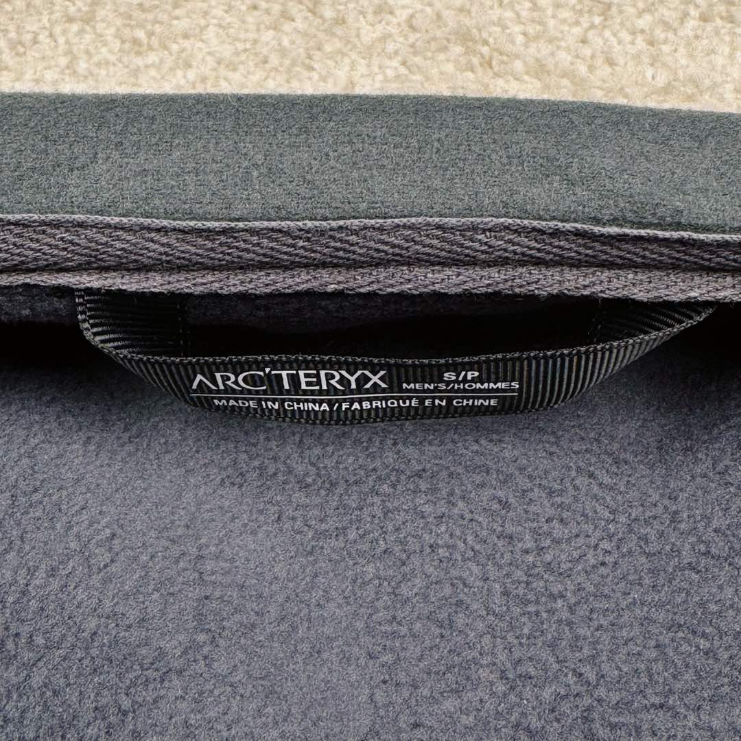 图片[17]-＃TZD Arcteryx GAMMA MX Jacket 始祖鸟立领抓绒拉链软壳夹克 Arcteryx中文名始祖鸟 加拿大户外服饰品牌 1989年创立于加拿大温哥华 始祖鸟来自加拿大海岸山脉 植根高山的专业户外品牌 始终秉承对精湛设计和工艺孜孜以求的准则 从1989年创立至今 Arcteryx始终不断在产品设计与做工上不惜工本 以满足始祖鸟的标准 品质、设计以及精简的理念造就了其良好的性能 并能满足严苛环境下的使用需求 尺码：S M L XL XXL-选品中心