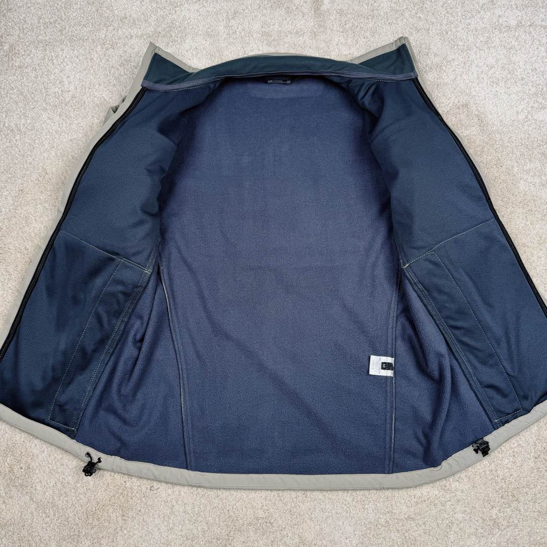 图片[4]-＃TZD Arcteryx GAMMA MX Jacket 始祖鸟立领抓绒拉链软壳夹克 Arcteryx中文名始祖鸟 加拿大户外服饰品牌 1989年创立于加拿大温哥华 始祖鸟来自加拿大海岸山脉 植根高山的专业户外品牌 始终秉承对精湛设计和工艺孜孜以求的准则 从1989年创立至今 Arcteryx始终不断在产品设计与做工上不惜工本 以满足始祖鸟的标准 品质、设计以及精简的理念造就了其良好的性能 并能满足严苛环境下的使用需求 尺码：S M L XL XXL-选品中心