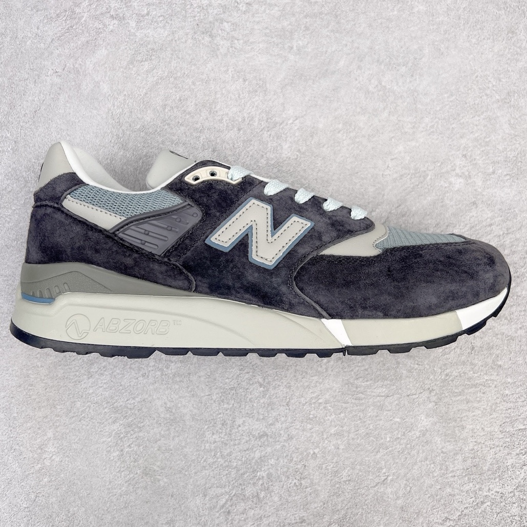 ＃K版纯原 New Balance M998 Made in USA NB新百伦高端美产血统系列经典复古休闲运动慢跑鞋 NB998 诞生于 1993 年，作为第一双使用 ABZORB 缓冲材料的鞋款，一经发售就受到大量消费者的热烈追捧，如今已经成为了历久不衰的经典代表鞋款之一。原楦原数据开发版型 以优质面料制成鞋面结构。鞋面采用经典网眼布材质，辅以绒面革覆盖，带来更加清爽舒适的穿着体验。鞋舌上标记的 \\\”998\\\” 字样增强鞋款辨识度的同时，为鞋款注入更多动人细节。鞋款采用 ABZORB 缓冲材料的中底，通过缓冲和压缩阻力相结合来吸收冲击，稳定性高，不易打滑，助你畅享舒适有型的运动体验。采用猪巴革组合网织鞋面材质 后跟嵌入TPU装饰条稳固 升级原装5层独立私模 尺码：36 36.5 37 38 39.5 40 40.5 41.5 42 42.5 43 44 44.5 45-选品中心