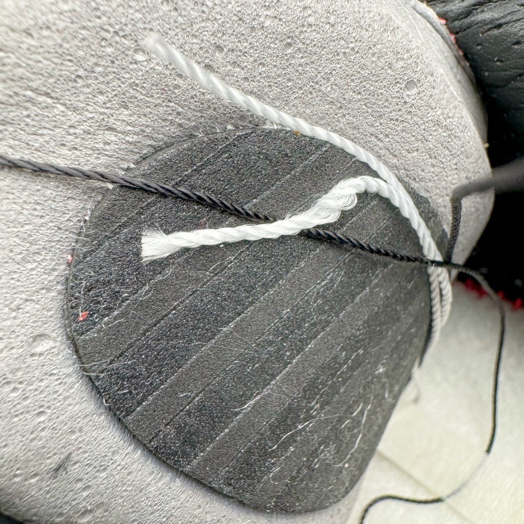 图片[10]-＃OG纯原福利 CLOT x Fragment Design x NK Air Force 1 Premium 空军一号联名闪电黑丝绸CJ3986-001 全套原原楦纸版 越南原大装底 内置全气掌垫 采用韩原国装进口丝绸 内层采原用厂Sadisa头皮层料 双可层撕 可性玩极高 3D精准雕刻纹理晰清细致 全套同官步方原厂配件 附赠黄米鞋带 官正方确原盒包装 中底原拉厂帮 尺码：36 36.5 37.5 38 38.5 39 40 42-选品中心