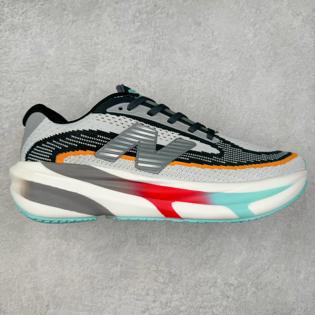 图片[2]-New Balance Fresh Foam X NB1080V5 新百伦系列低帮轻量化厚底健身休闲运动慢跑鞋 近赏｜无论是日常慢跑，还是City Walk，它都可轻松应对提起今年最流行的事情，想必在你所在的城市来一段City Walk，是很多潮男潮女都会做的吧。当时间来到十月，一年中最舒服的时光，无论是慢跑也好，还是City Walk，今天推荐的这双鞋，都可以轻松应对。那就是可以带给你久违的松弛感、治愈你柔软的需要的New Balance Fresh Foam X1080v15。作为New Balance经典跑鞋系列，1080系列可以说凝聚了品牌历来前沿科技与制造匠心。今年的v13版本可谓再度革新。在舒适体验、运动性能以及造型风格三个维度上做到了有机交融。舒适体验一直是1080跑鞋系列带给我们最大的直观感受，加上本就带有严肃跑鞋基因，在今年全新材料配方的Fresh FoamX中底泡棉上则有了不一样的缓震性能，重新定义“踩屎感”。可再生柔软针织鞋面使用可追溯的Repreve再生鞋面材料，柔软透气的鞋面提供绵密的贴合与包裹感，轻量分区橡胶大底分区外底橡胶采用新材料，改进纹路设计，增加前掌外底硬度，提升滚动反馈和传动效率。尺码：40 40.5 41.5 42 42.5 43 44 45-选品中心