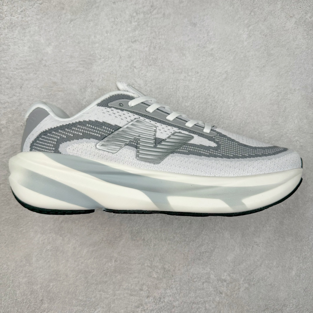 New Balance Fresh Foam X NB1080V5 新百伦系列低帮轻量化厚底健身休闲运动慢跑鞋 近赏｜无论是日常慢跑，还是City Walk，它都可轻松应对提起今年最流行的事情，想必在你所在的城市来一段City Walk，是很多潮男潮女都会做的吧。当时间来到十月，一年中最舒服的时光，无论是慢跑也好，还是City Walk，今天推荐的这双鞋，都可以轻松应对。那就是可以带给你久违的松弛感、治愈你柔软的需要的New Balance Fresh Foam X1080v15。作为New Balance经典跑鞋系列，1080系列可以说凝聚了品牌历来前沿科技与制造匠心。今年的v13版本可谓再度革新。在舒适体验、运动性能以及造型风格三个维度上做到了有机交融。舒适体验一直是1080跑鞋系列带给我们最大的直观感受，加上本就带有严肃跑鞋基因，在今年全新材料配方的Fresh FoamX中底泡棉上则有了不一样的缓震性能，重新定义“踩屎感”。可再生柔软针织鞋面使用可追溯的Repreve再生鞋面材料，柔软透气的鞋面提供绵密的贴合与包裹感，轻量分区橡胶大底分区外底橡胶采用新材料，改进纹路设计，增加前掌外底硬度，提升滚动反馈和传动效率。尺码：40 40.5 41.5 42 42.5 43 44 45-选品中心