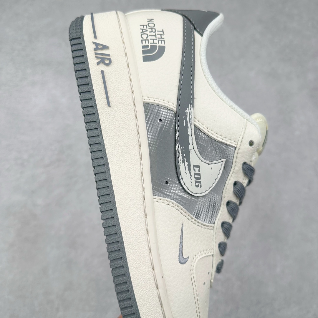 图片[6]-NK Air Force 1´07 Low 空军一号低帮百搭休闲运动板鞋 DM6688-002 柔软、弹性十足的缓震性能和出色的中底设计 横跨复古与现代的外型结合 造就出风靡全球 三十多年的Force 1 直到今天还深受青睐 尺码：36 36.5 37.5 38 38.5 39 40 40.5 41 42 42.5 43 44 44.5 45-选品中心