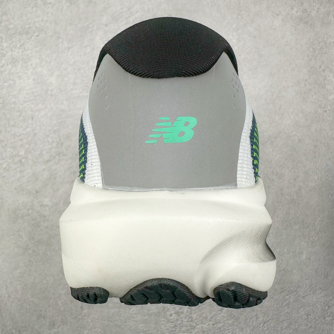 图片[8]-New Balance Fresh Foam X NB1080V5 新百伦系列低帮轻量化厚底健身休闲运动慢跑鞋 近赏｜无论是日常慢跑，还是City Walk，它都可轻松应对提起今年最流行的事情，想必在你所在的城市来一段City Walk，是很多潮男潮女都会做的吧。当时间来到十月，一年中最舒服的时光，无论是慢跑也好，还是City Walk，今天推荐的这双鞋，都可以轻松应对。那就是可以带给你久违的松弛感、治愈你柔软的需要的New Balance Fresh Foam X1080v15。作为New Balance经典跑鞋系列，1080系列可以说凝聚了品牌历来前沿科技与制造匠心。今年的v13版本可谓再度革新。在舒适体验、运动性能以及造型风格三个维度上做到了有机交融。舒适体验一直是1080跑鞋系列带给我们最大的直观感受，加上本就带有严肃跑鞋基因，在今年全新材料配方的Fresh FoamX中底泡棉上则有了不一样的缓震性能，重新定义“踩屎感”。可再生柔软针织鞋面使用可追溯的Repreve再生鞋面材料，柔软透气的鞋面提供绵密的贴合与包裹感，轻量分区橡胶大底分区外底橡胶采用新材料，改进纹路设计，增加前掌外底硬度，提升滚动反馈和传动效率。尺码：40 40.5 41.5 42 42.5 43 44 45-选品中心