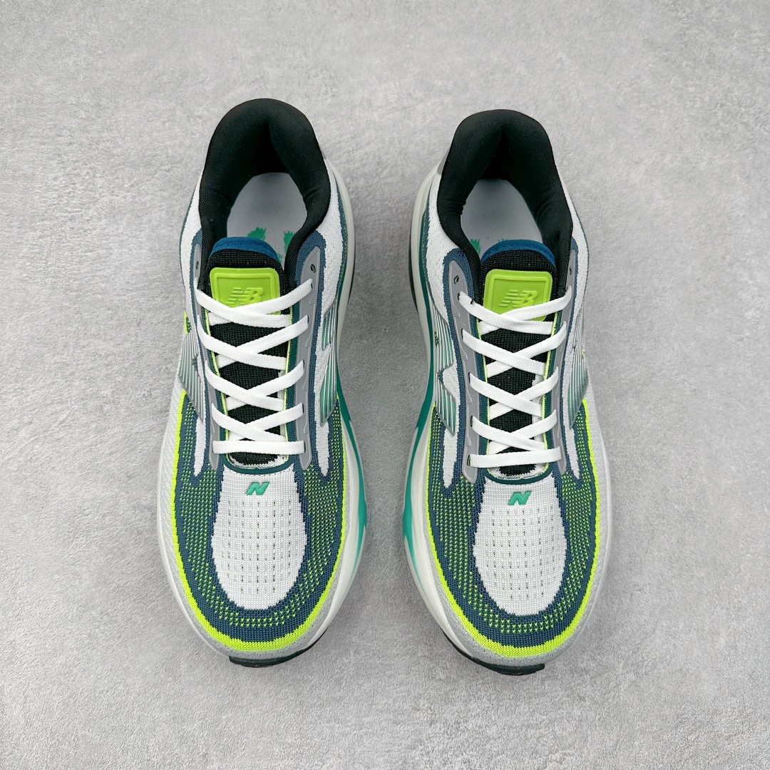 图片[2]-New Balance Fresh Foam X NB1080V5 新百伦系列低帮轻量化厚底健身休闲运动慢跑鞋 近赏｜无论是日常慢跑，还是City Walk，它都可轻松应对提起今年最流行的事情，想必在你所在的城市来一段City Walk，是很多潮男潮女都会做的吧。当时间来到十月，一年中最舒服的时光，无论是慢跑也好，还是City Walk，今天推荐的这双鞋，都可以轻松应对。那就是可以带给你久违的松弛感、治愈你柔软的需要的New Balance Fresh Foam X1080v15。作为New Balance经典跑鞋系列，1080系列可以说凝聚了品牌历来前沿科技与制造匠心。今年的v13版本可谓再度革新。在舒适体验、运动性能以及造型风格三个维度上做到了有机交融。舒适体验一直是1080跑鞋系列带给我们最大的直观感受，加上本就带有严肃跑鞋基因，在今年全新材料配方的Fresh FoamX中底泡棉上则有了不一样的缓震性能，重新定义“踩屎感”。可再生柔软针织鞋面使用可追溯的Repreve再生鞋面材料，柔软透气的鞋面提供绵密的贴合与包裹感，轻量分区橡胶大底分区外底橡胶采用新材料，改进纹路设计，增加前掌外底硬度，提升滚动反馈和传动效率。尺码：40 40.5 41.5 42 42.5 43 44 45-选品中心